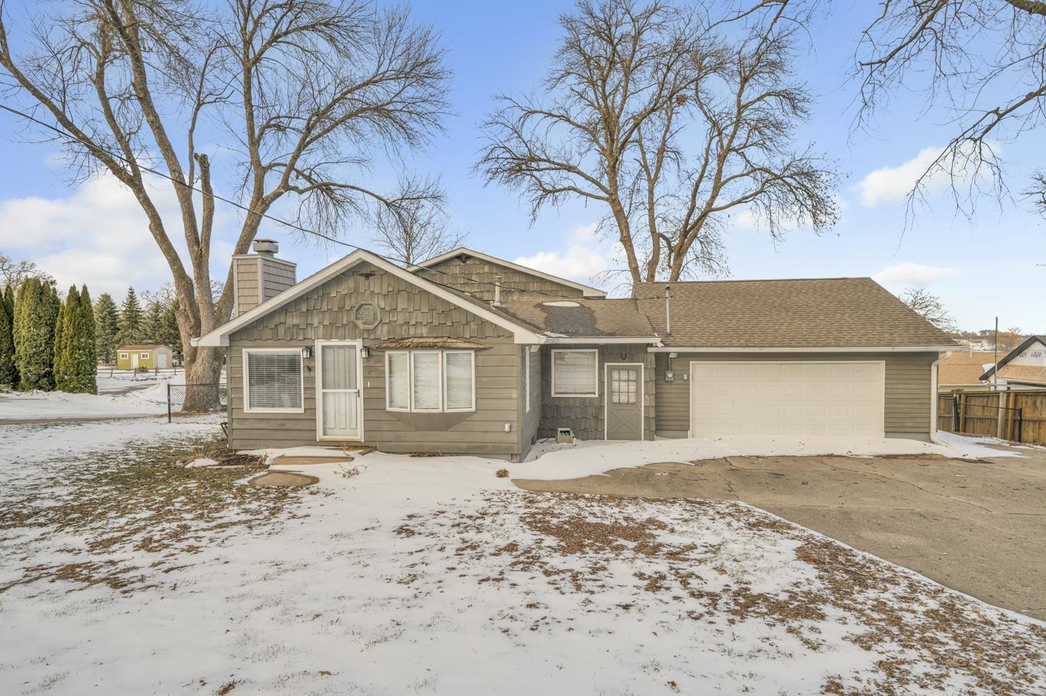 4 23rd St, Spirit Lake, IA 51360 