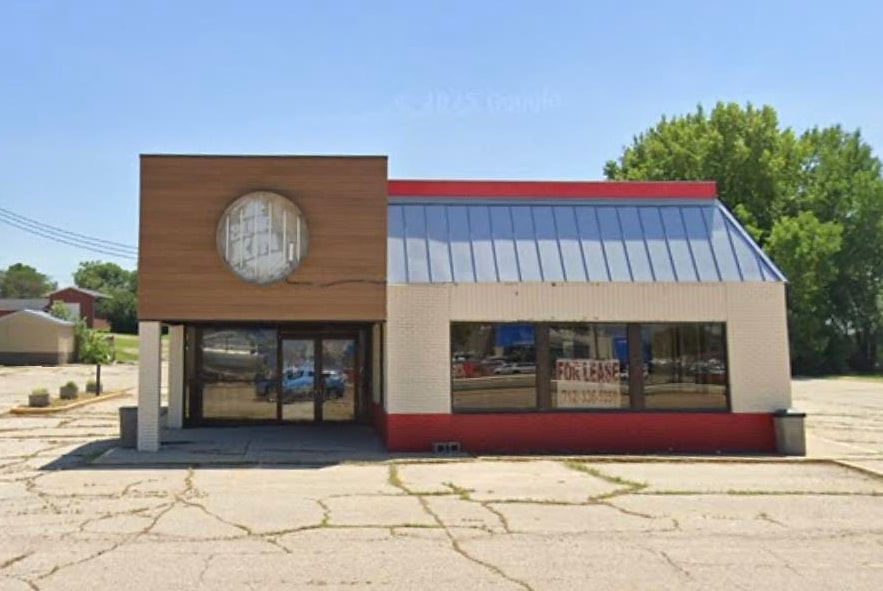 2209 Circle Drive, Spirit Lake, IA 51360 