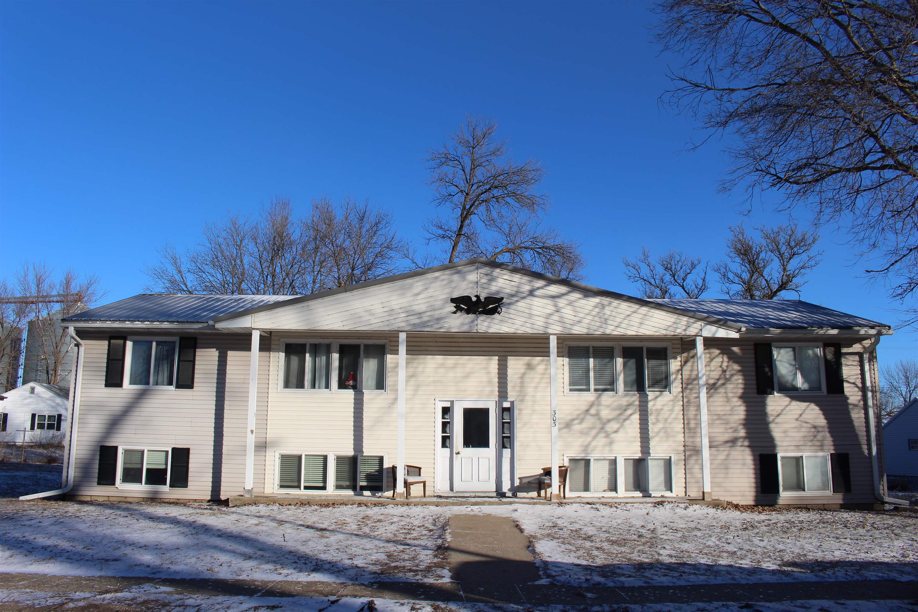 303 3rd Street, Everly, IA 51338 