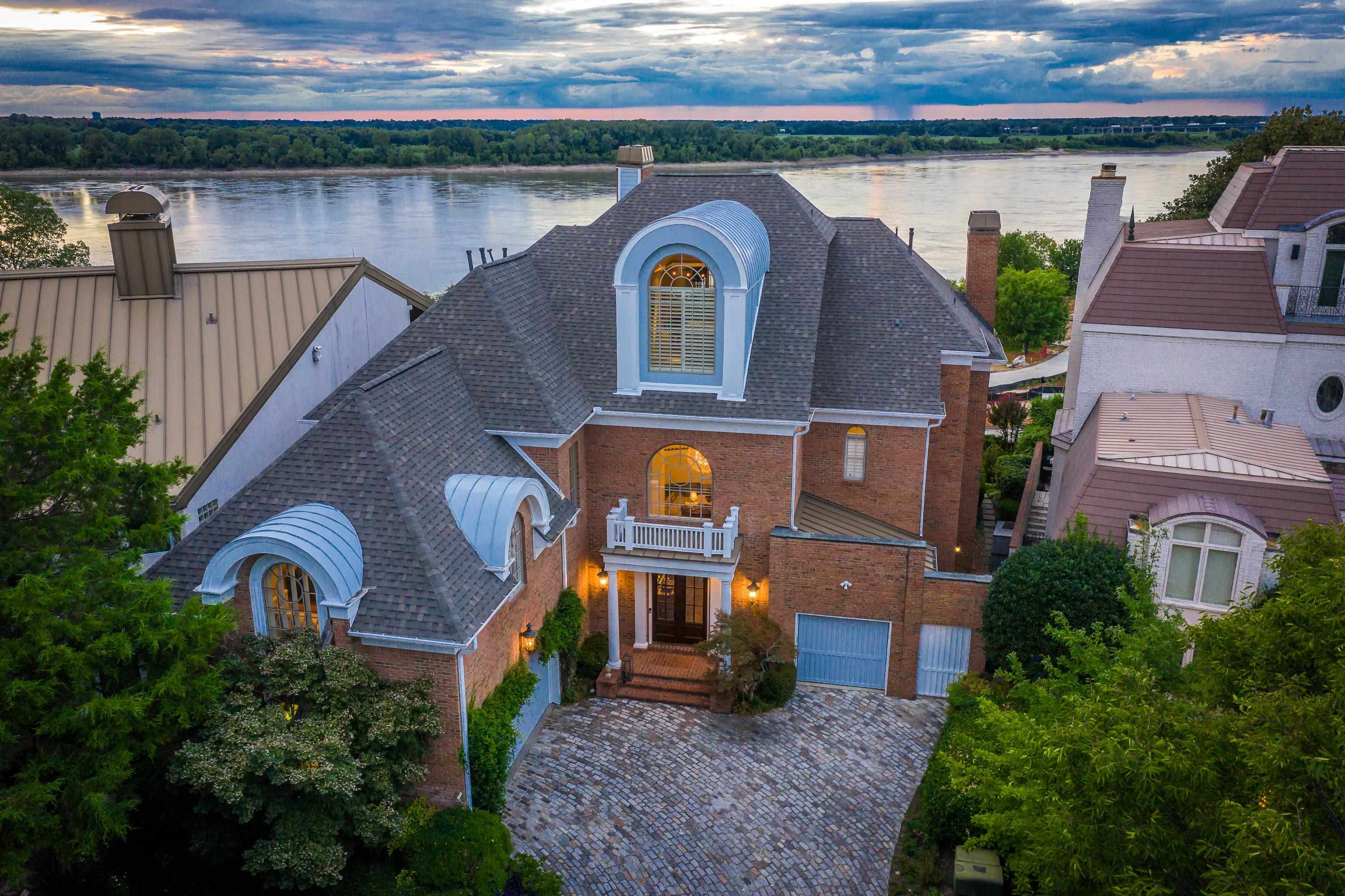 Located in the private gated community of South Bluffs and overlooking the mighty Mississippi River in Downtown Memphis. Just blocks away from some of the best restaurants, sports and entertainment that Memphis has to offer!