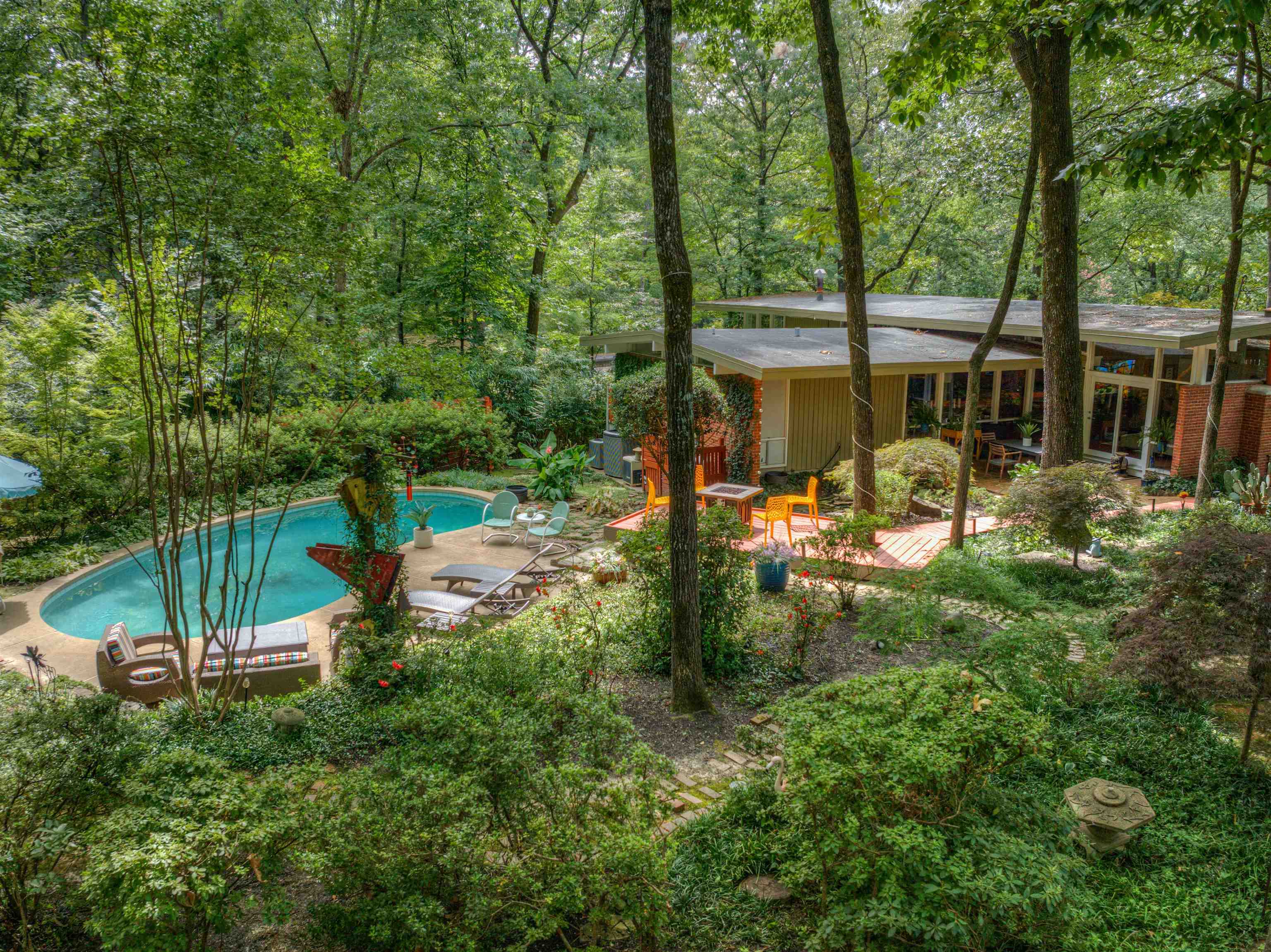 Look at this oasis of fabulousness right in the heart of East Memphis. The back of the house is mostly glass allowing you to feel one with nature while inside. All the lovely trees, zen gardens, decks, and pool, make for one of a kind outdoor living!