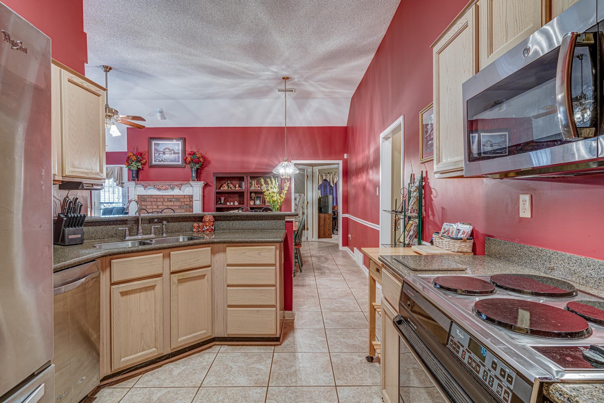 1525 S APPLINGWOOD CV S