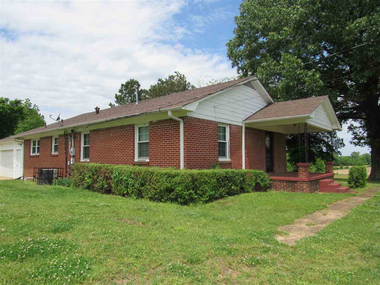 979 Akins Rd, Unincorporated, TN 38011