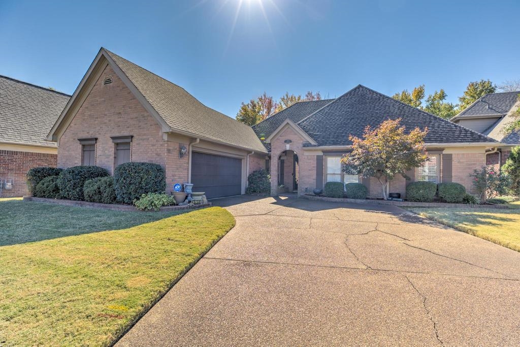 950 SPINNAKER LN, Cordova, TN 38018