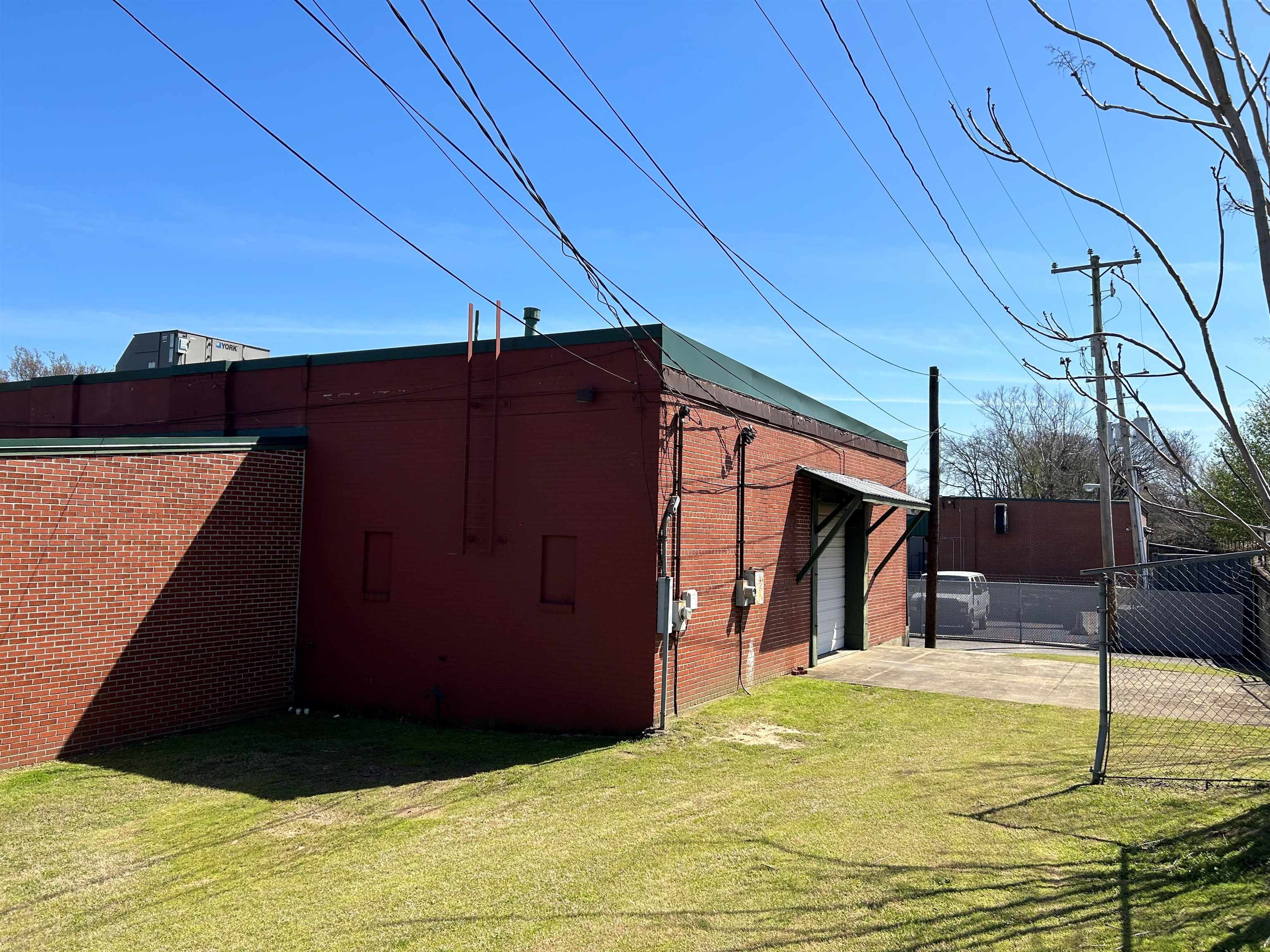 805 S MAIN ST