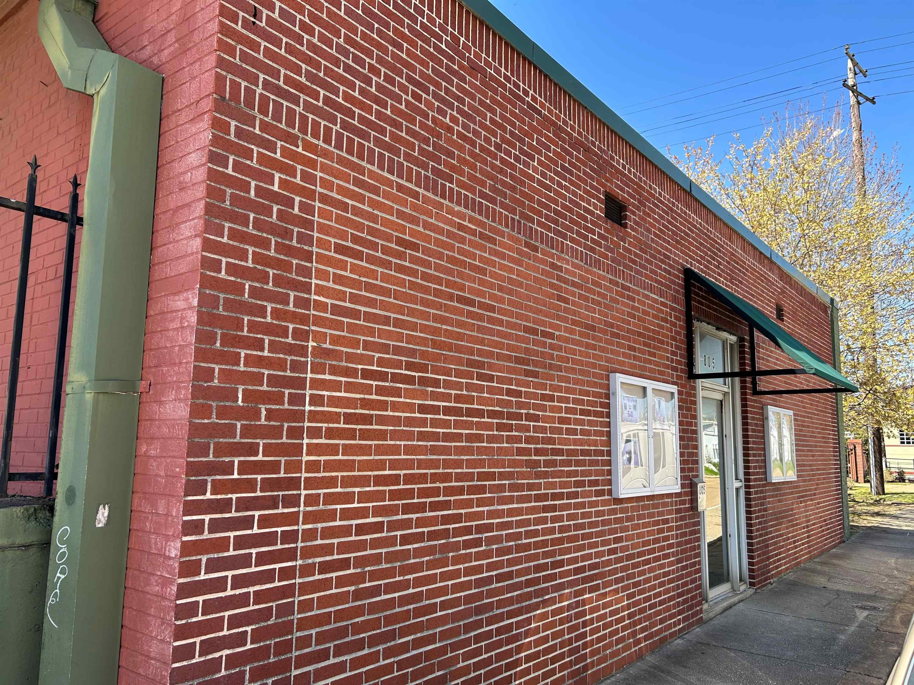 805 S MAIN ST