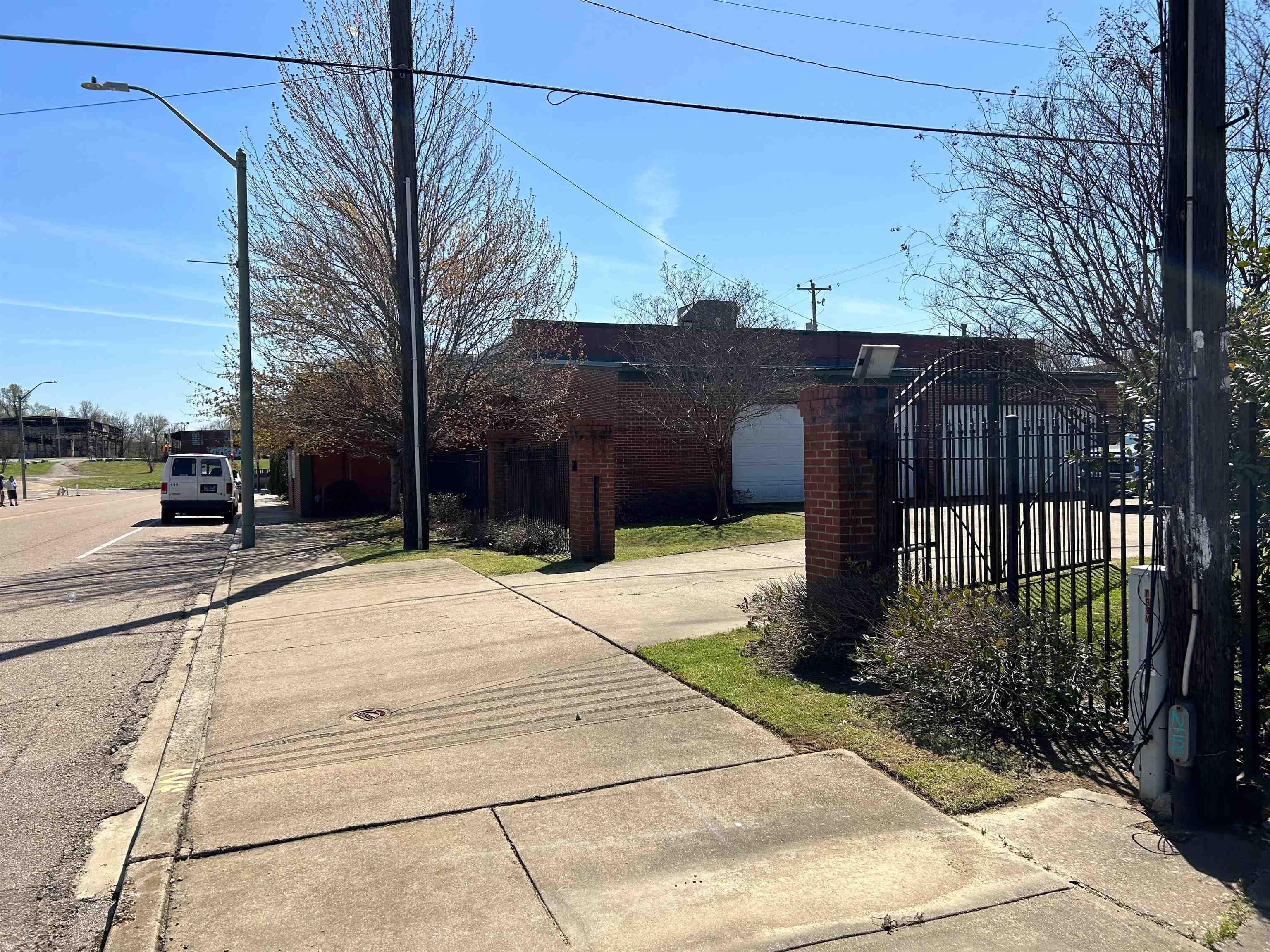805 S MAIN ST