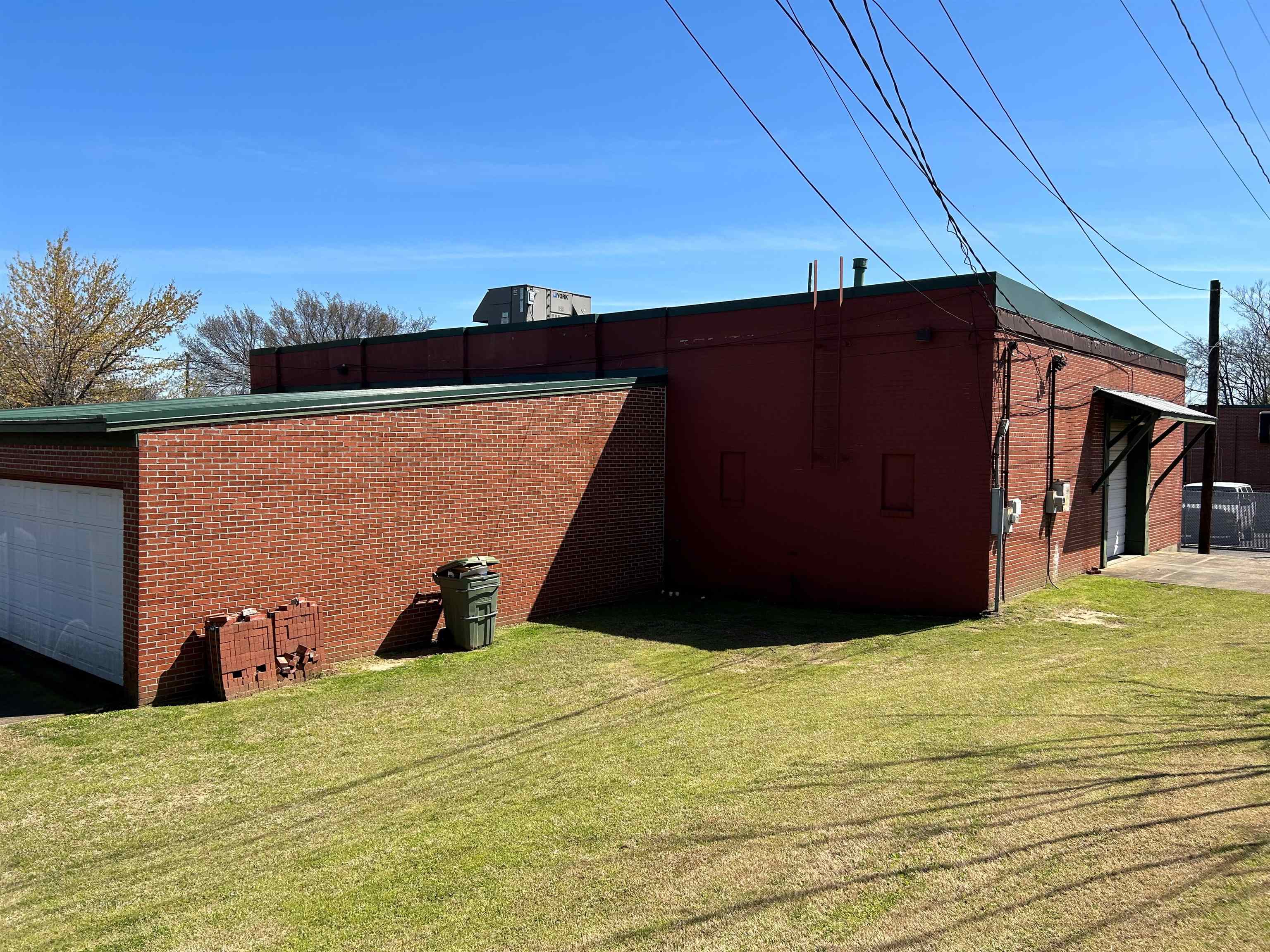 805 S MAIN ST