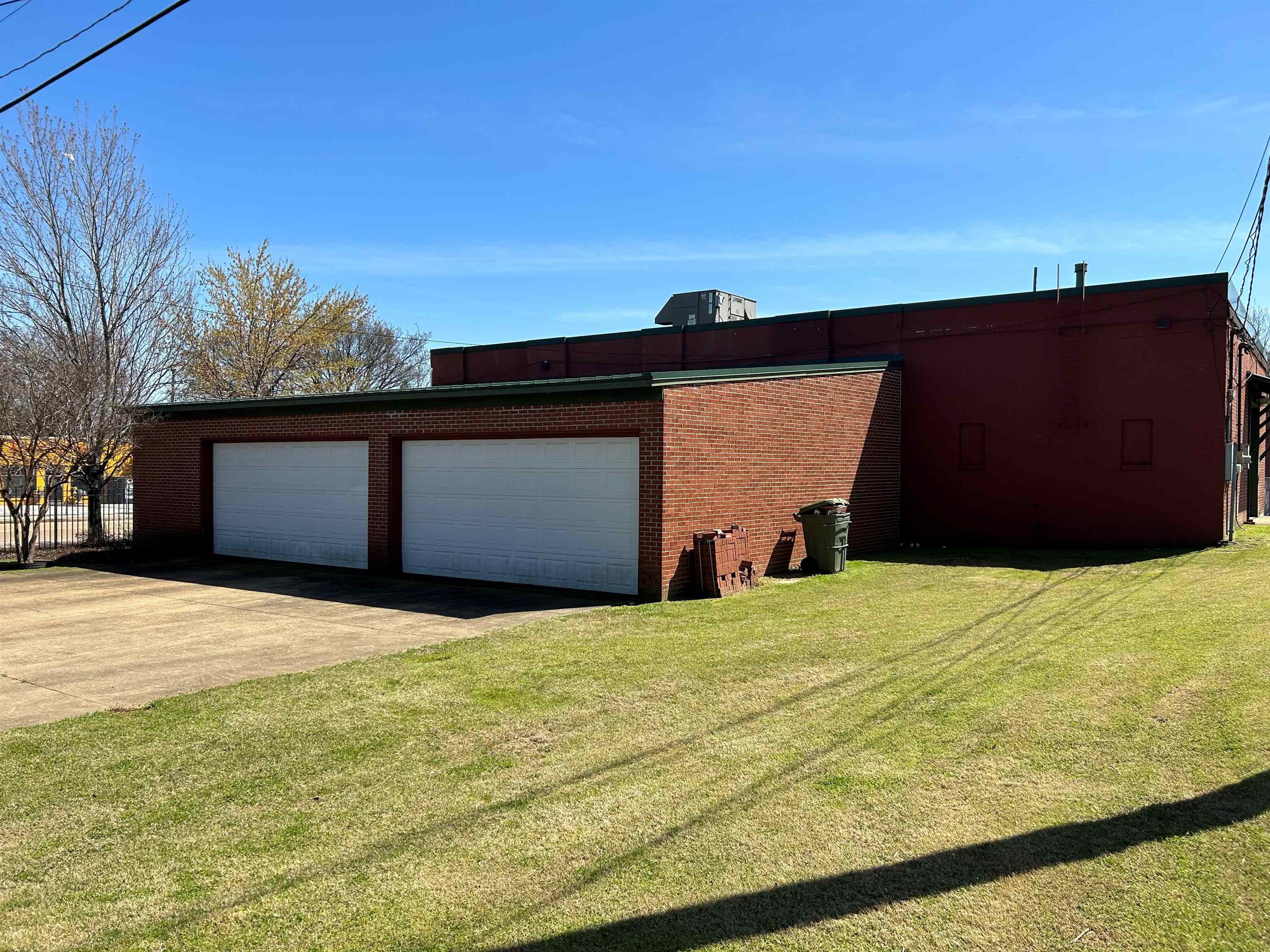 805 S MAIN ST