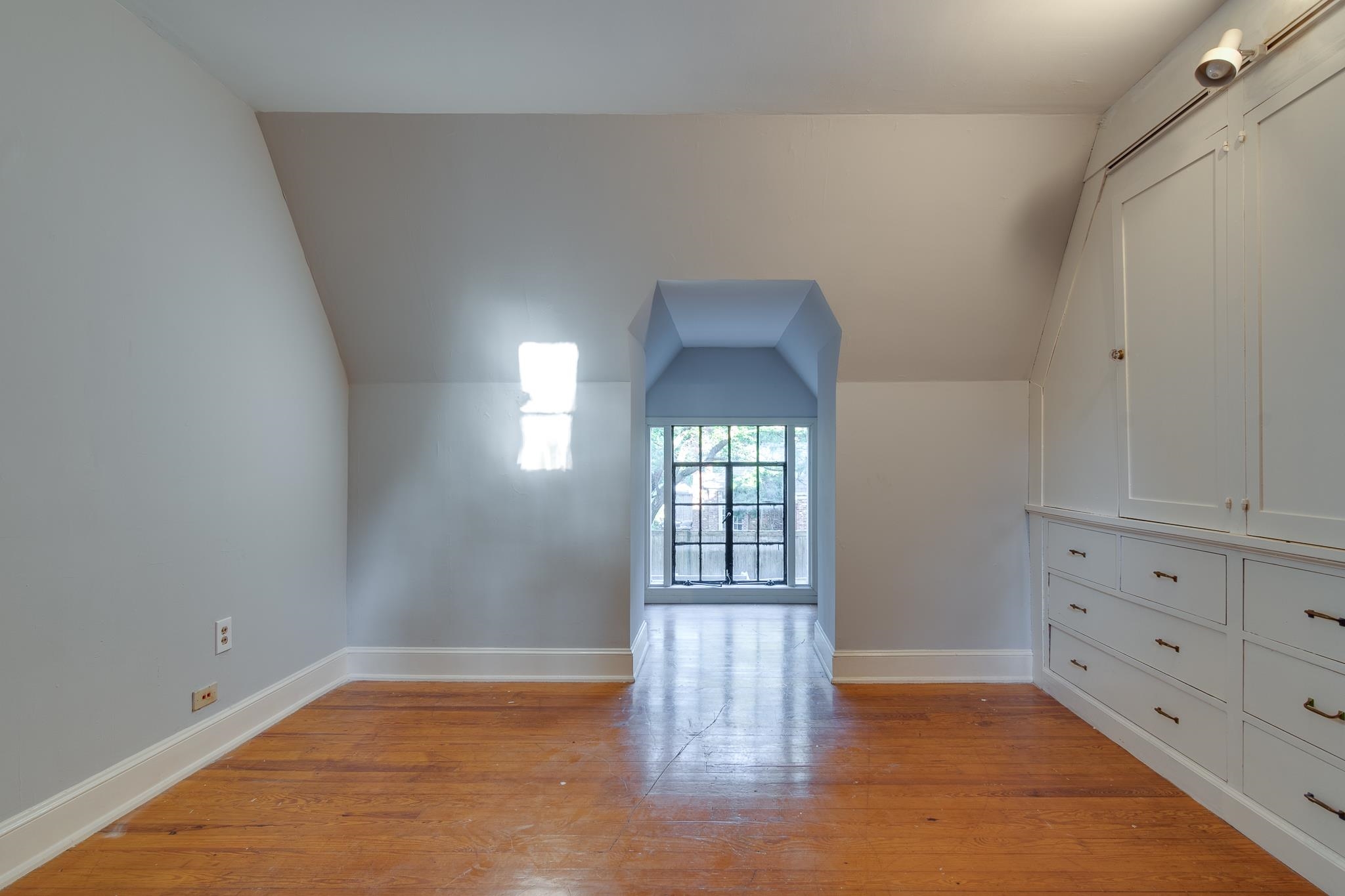 30 LOMBARDY RD