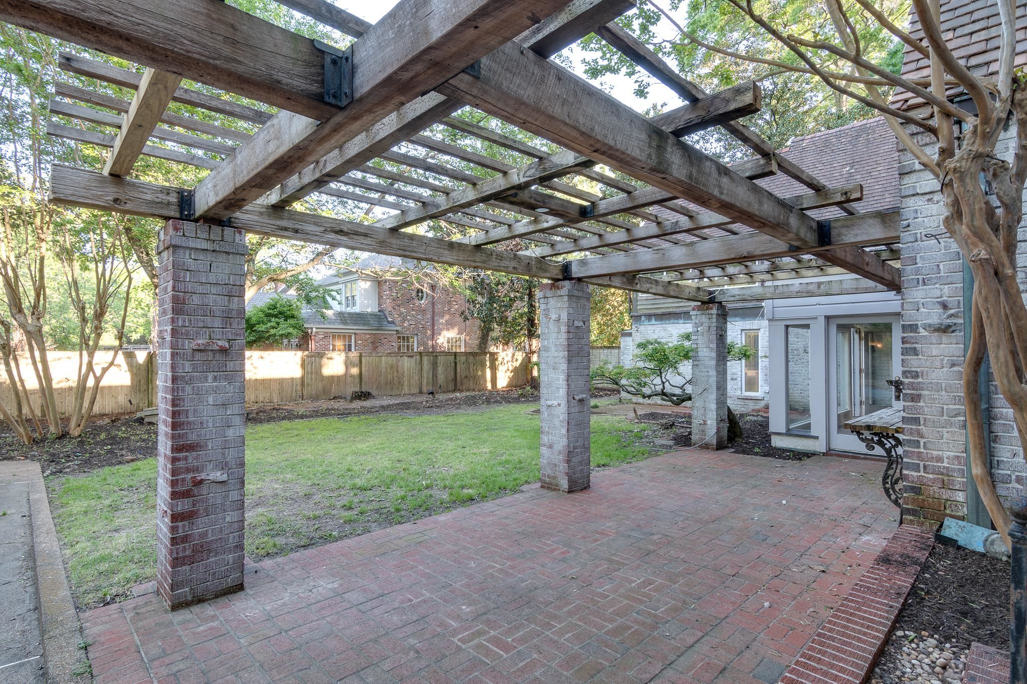 30 LOMBARDY RD