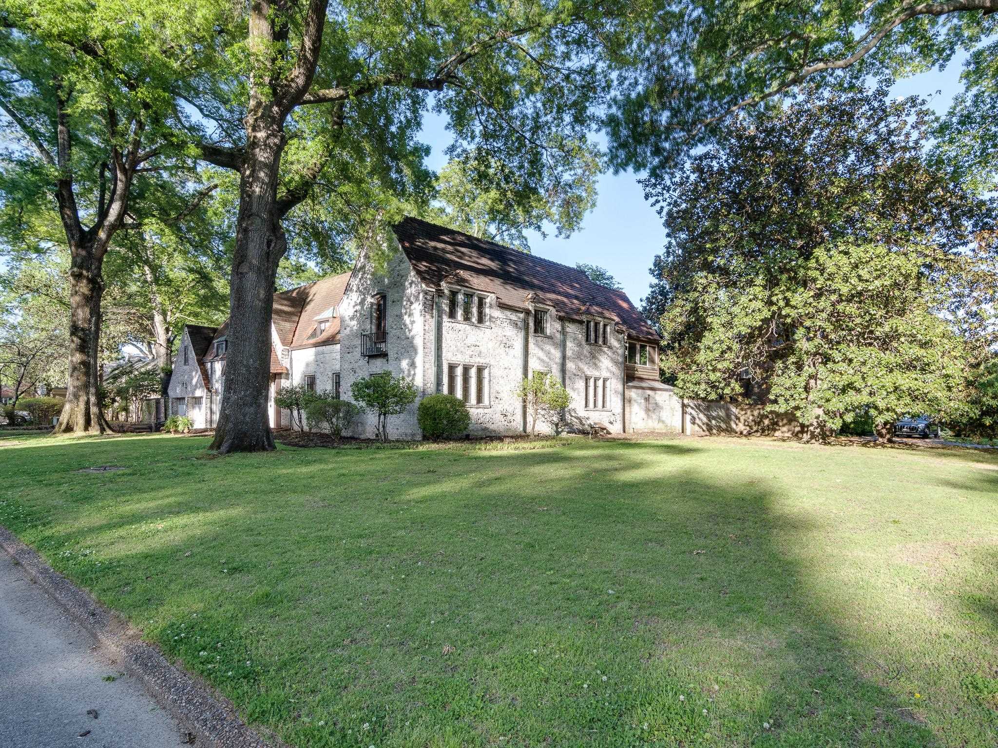 30 LOMBARDY RD