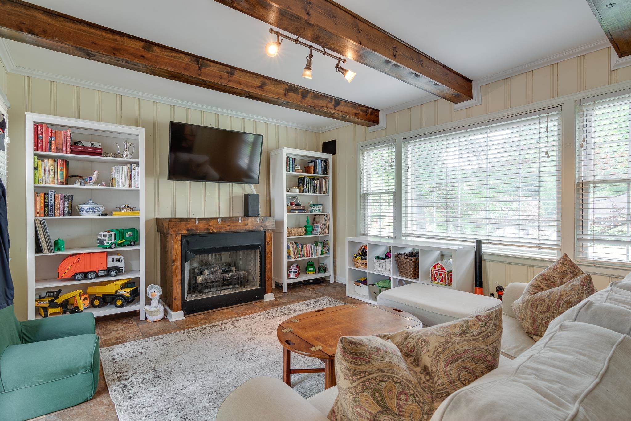 498 MEADE CIR