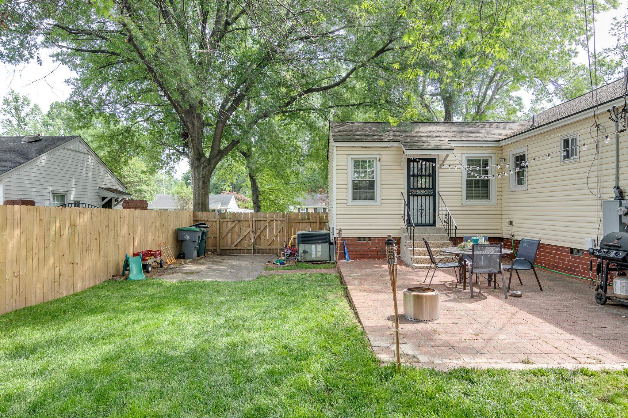 498 MEADE CIR