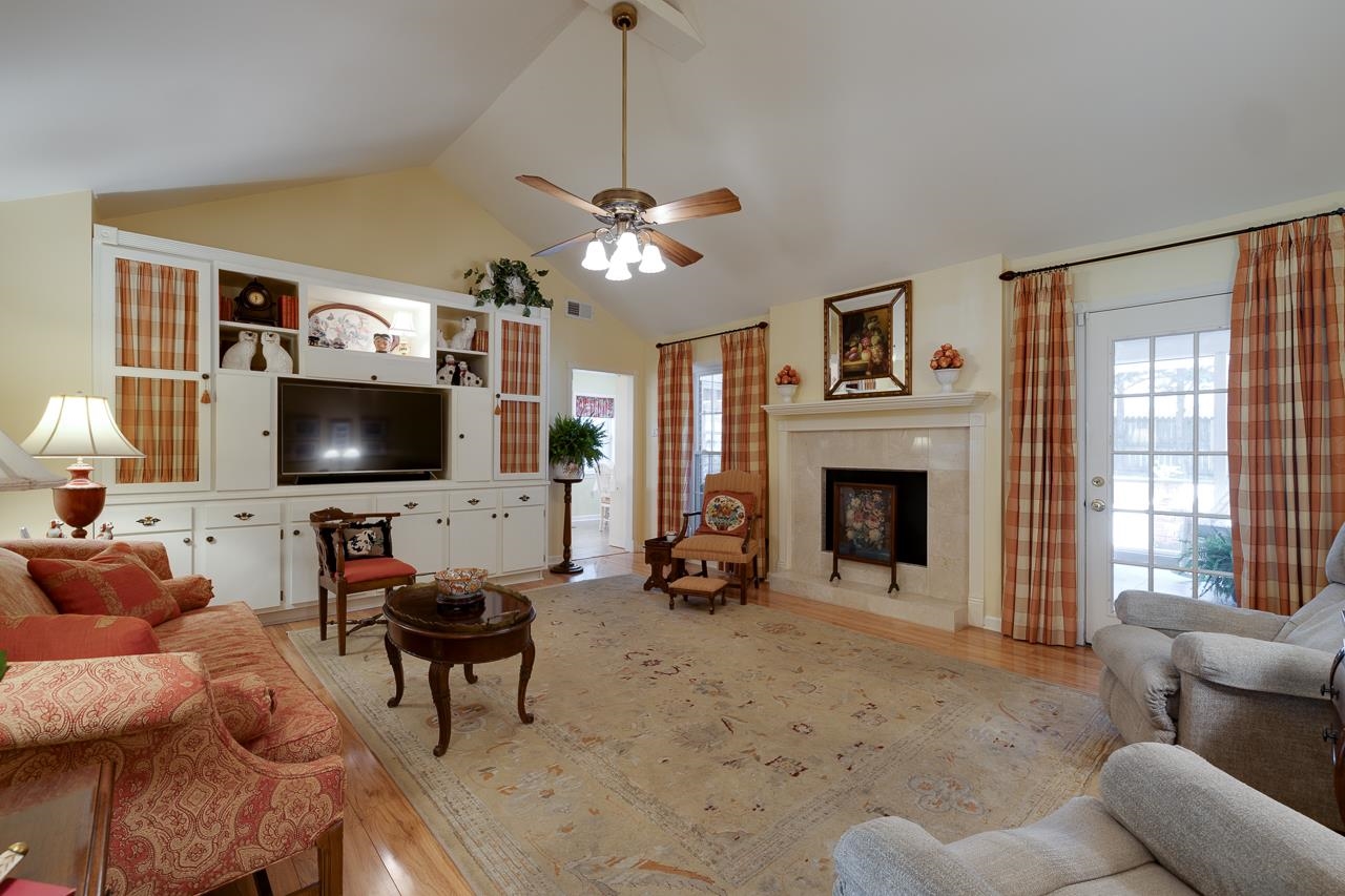 7937 CLOVERBROOK LN