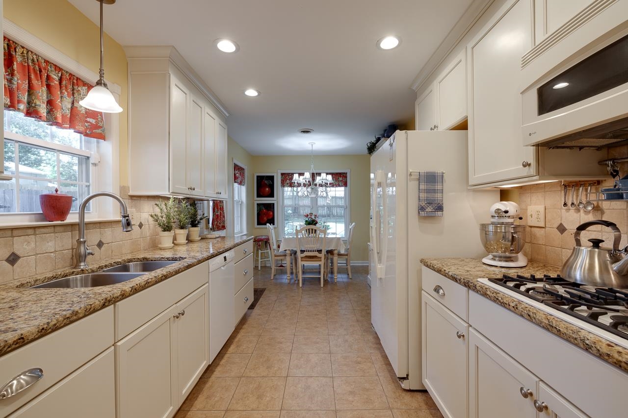 7937 CLOVERBROOK LN