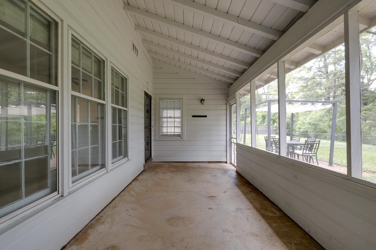 1626 STERLING DR