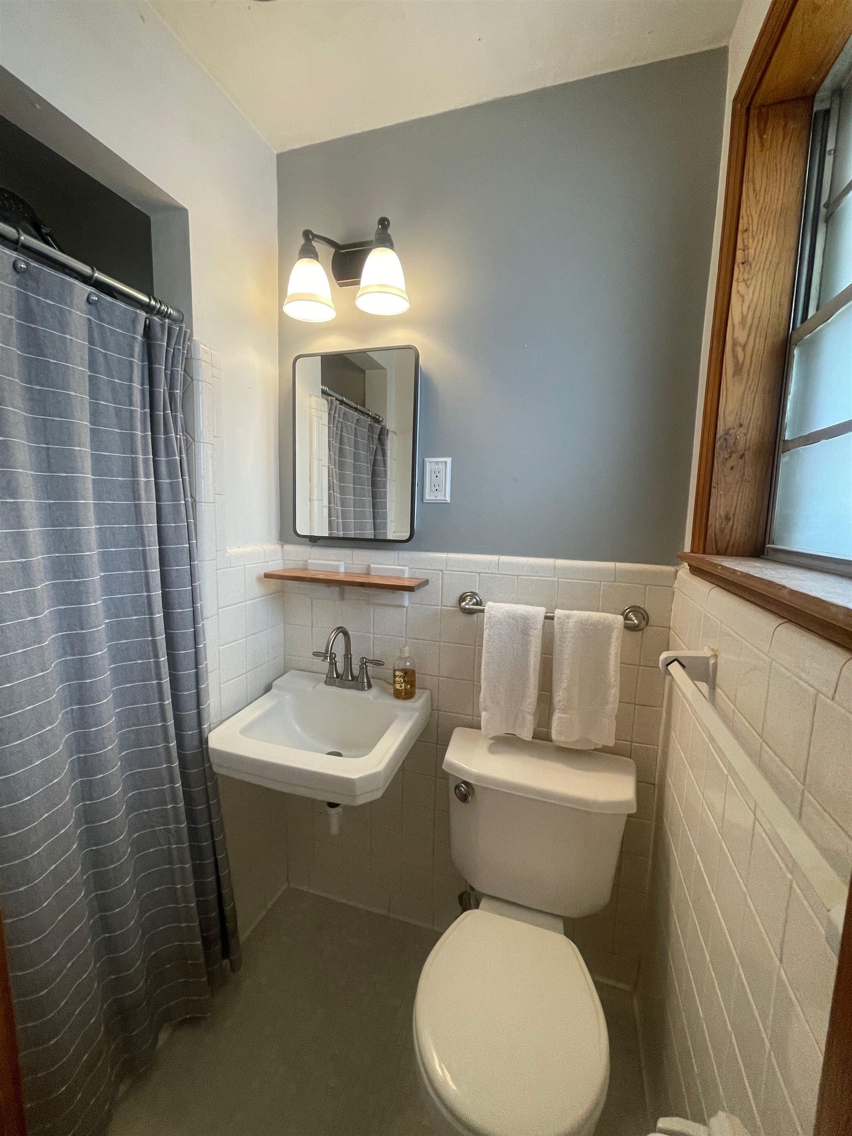 1577 STERLING DR
