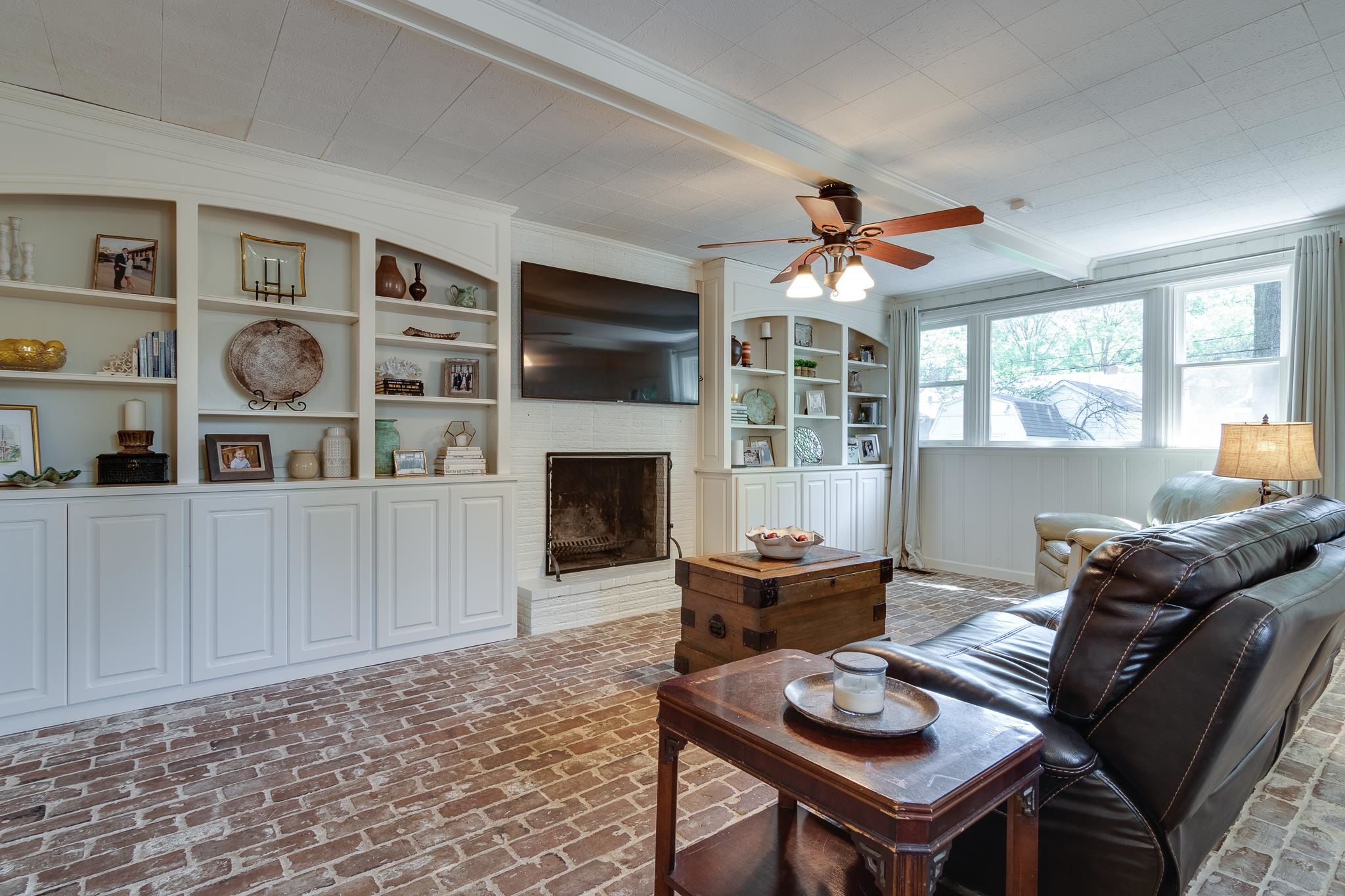 24 NORMANDY CIR