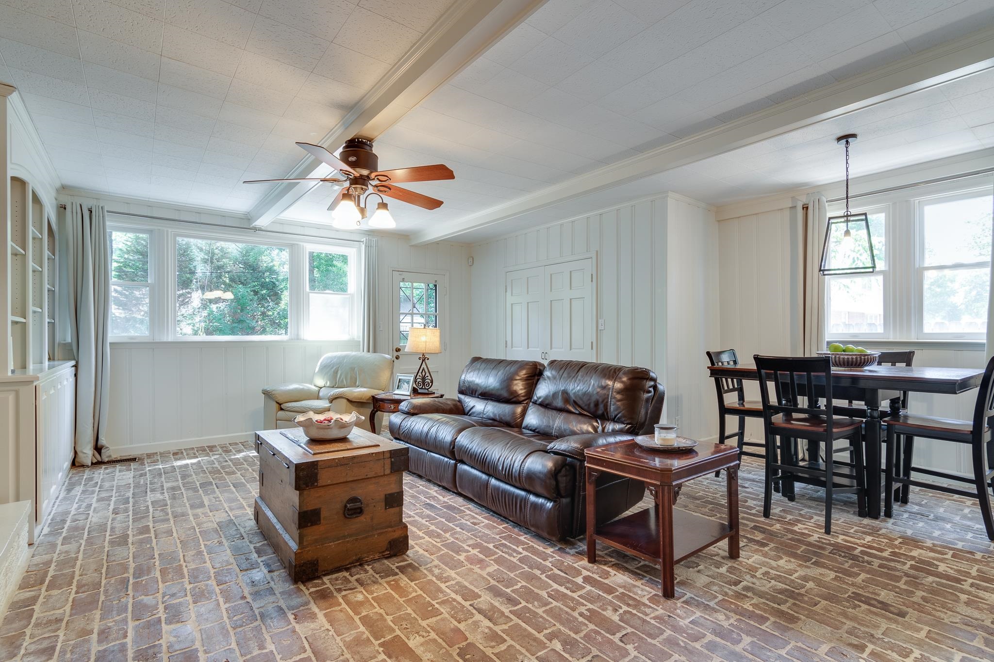 24 NORMANDY CIR