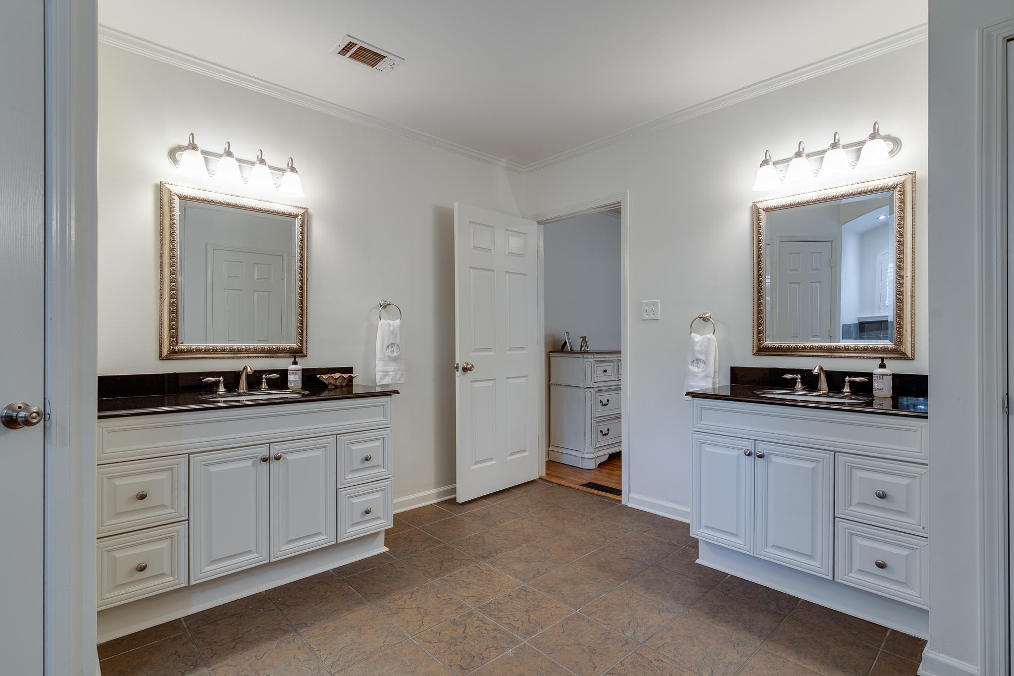 24 NORMANDY CIR