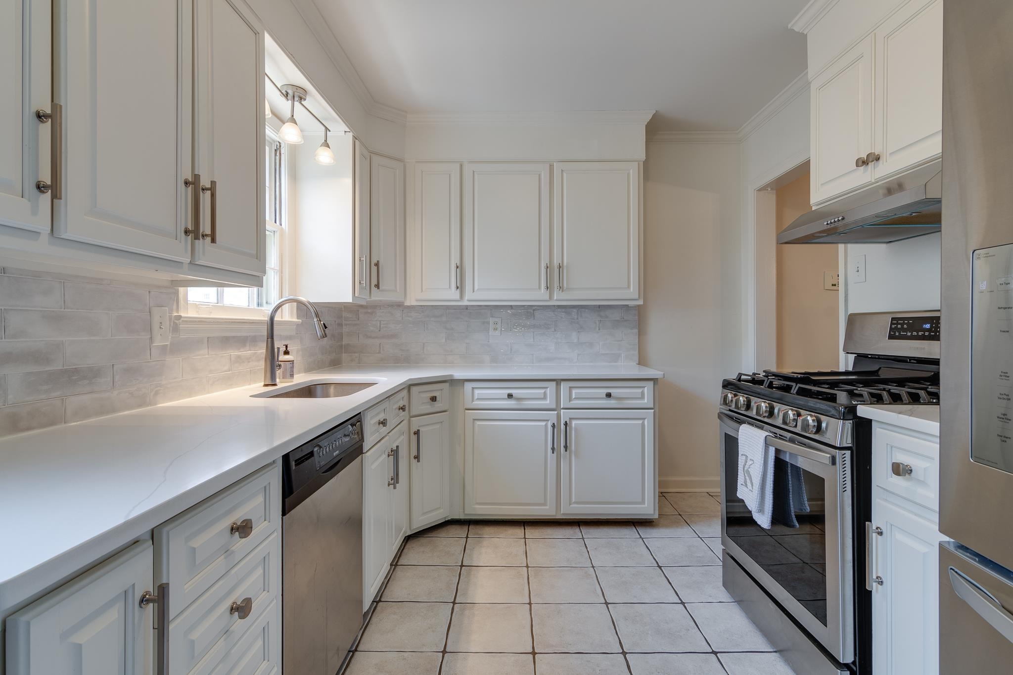 24 NORMANDY CIR