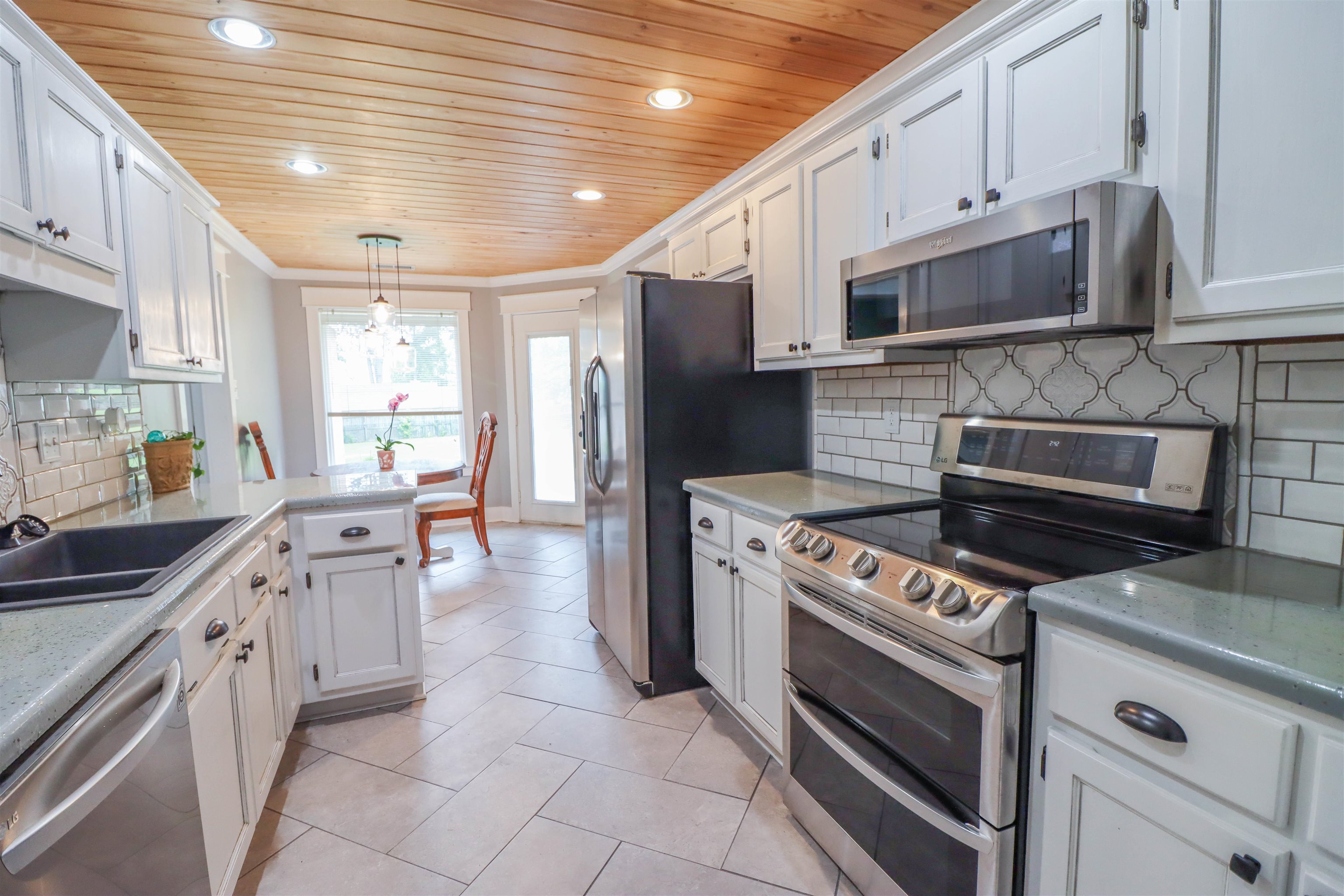 35 COUNTRY PLACE DR