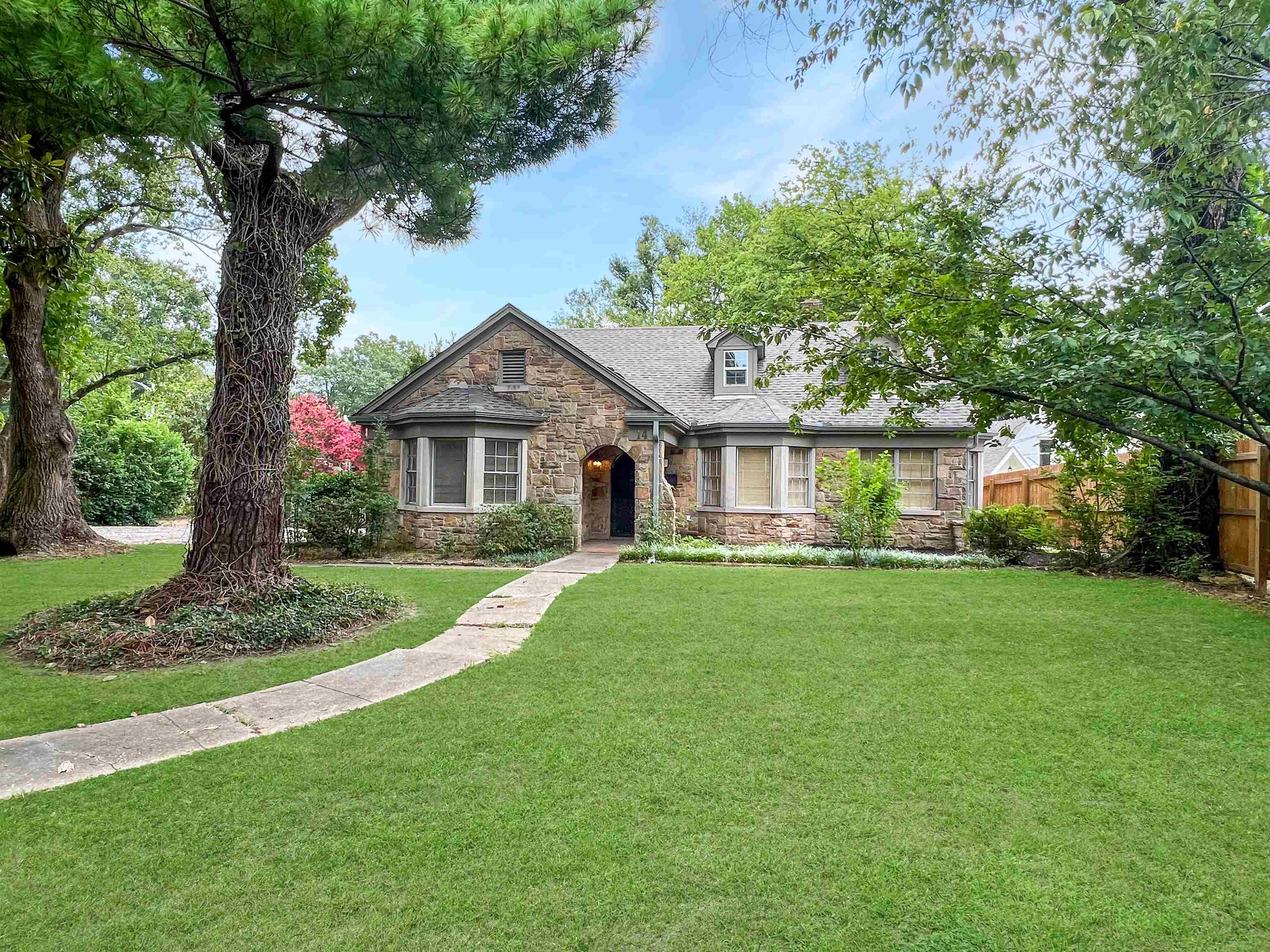14 S HIGHLAND ST, Memphis, TN 38111