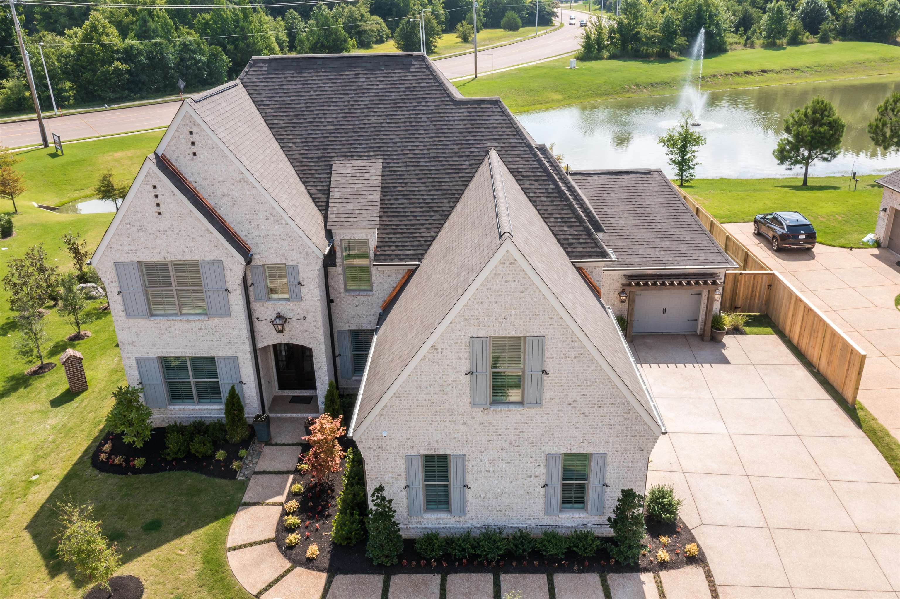 596 CYPRESS KNOLL DR, Collierville, TN 