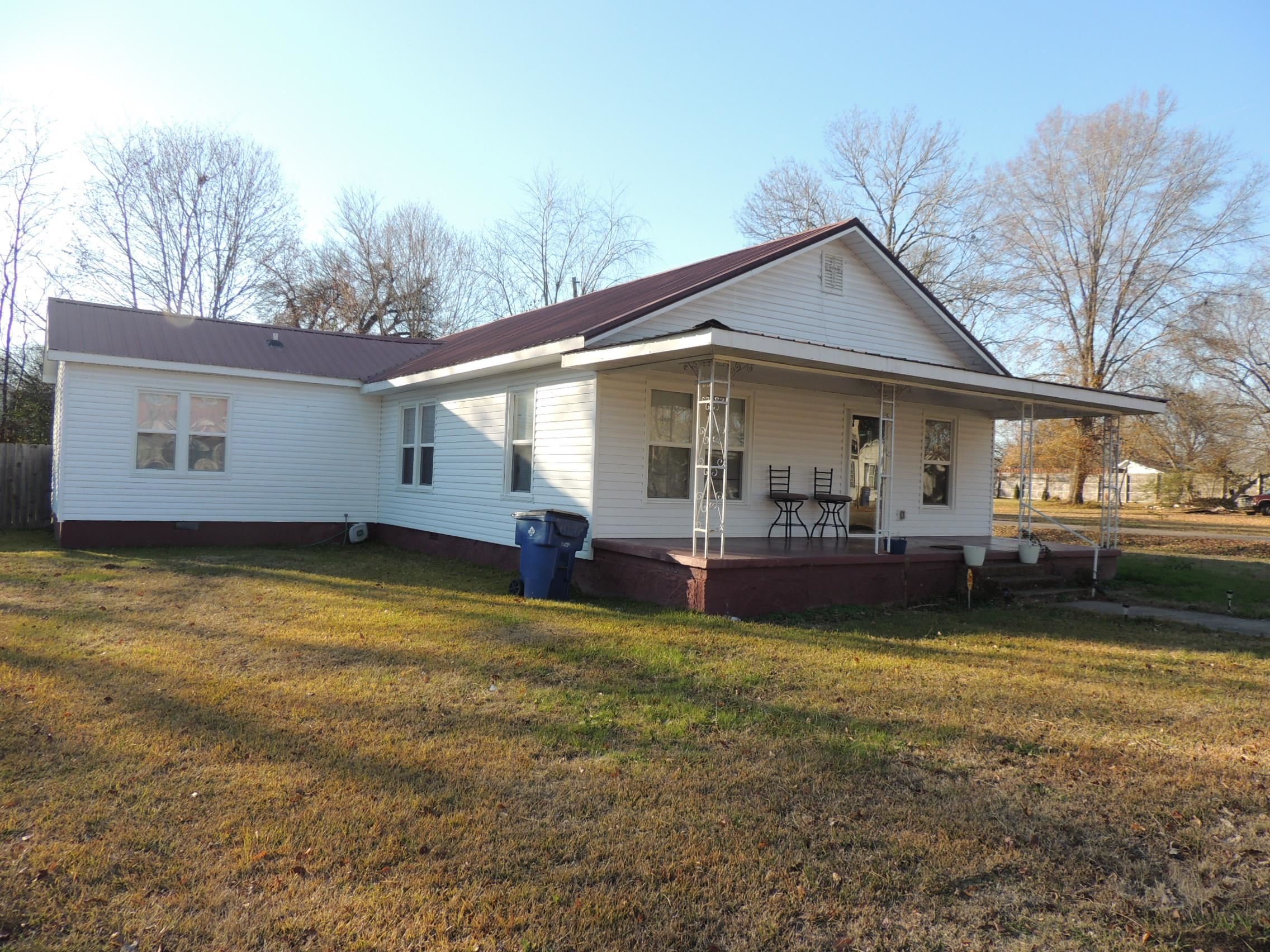 10 DEBERRY ST, SAVANNAH, TN 38372 Tiffany Jones Realty Group