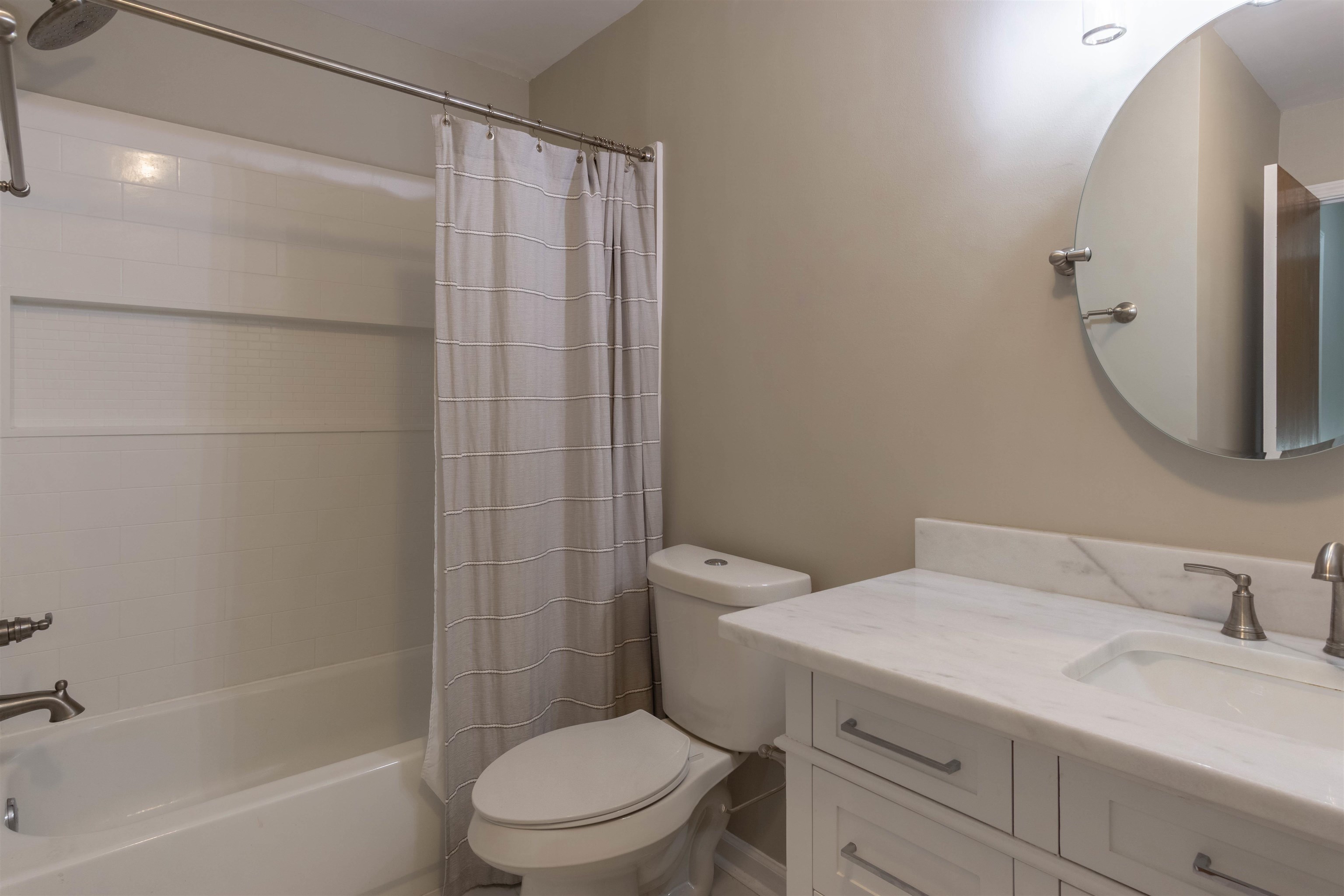 565 E MENDENVIEW DR E 565