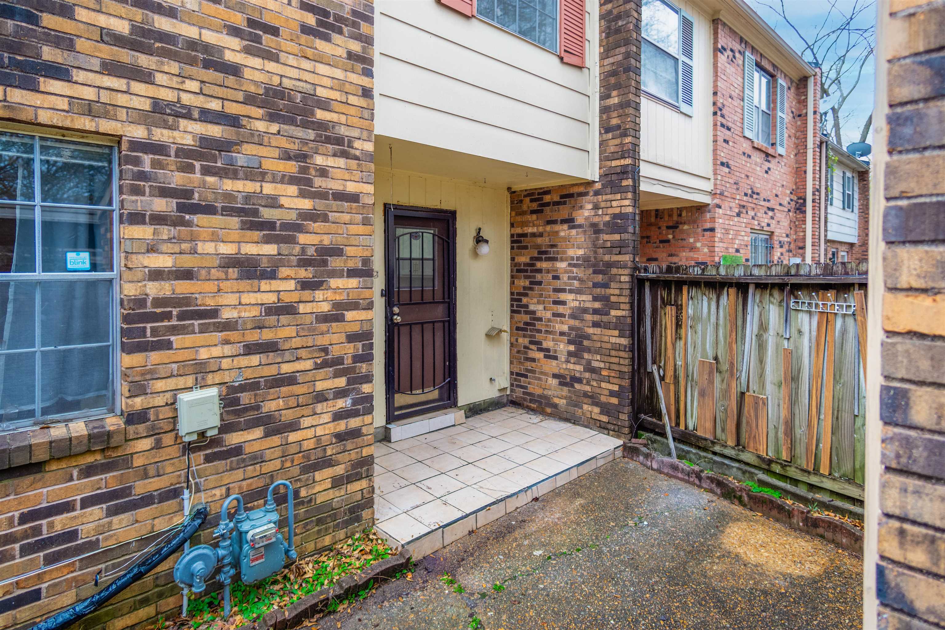 565 E MENDENVIEW DR E 565