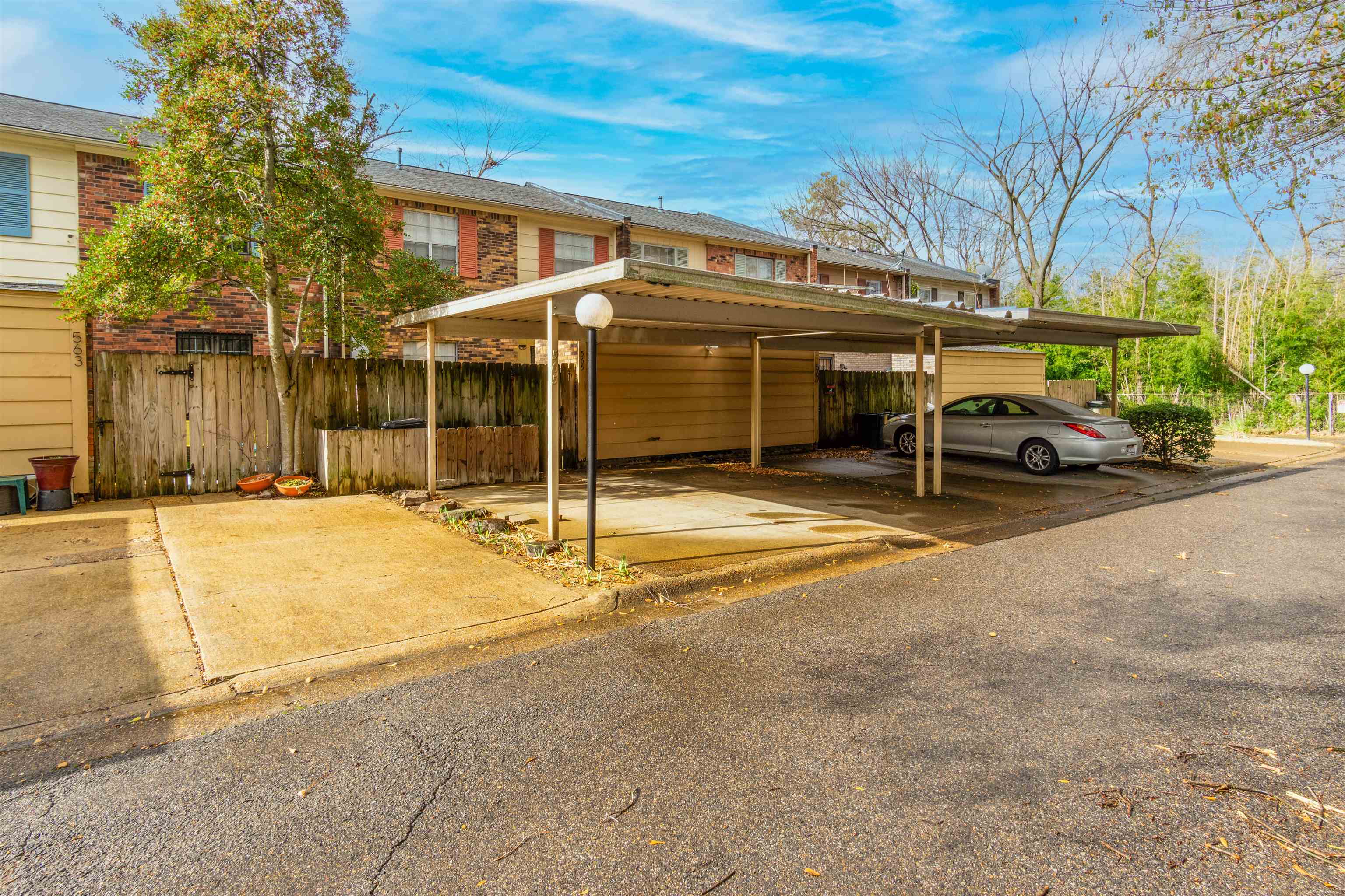 565 E MENDENVIEW DR E 565