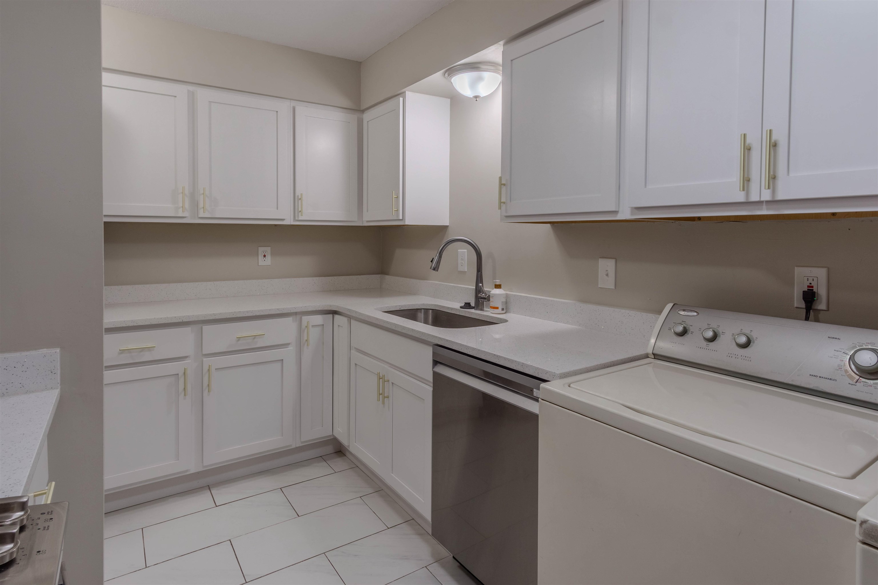 565 E MENDENVIEW DR E 565
