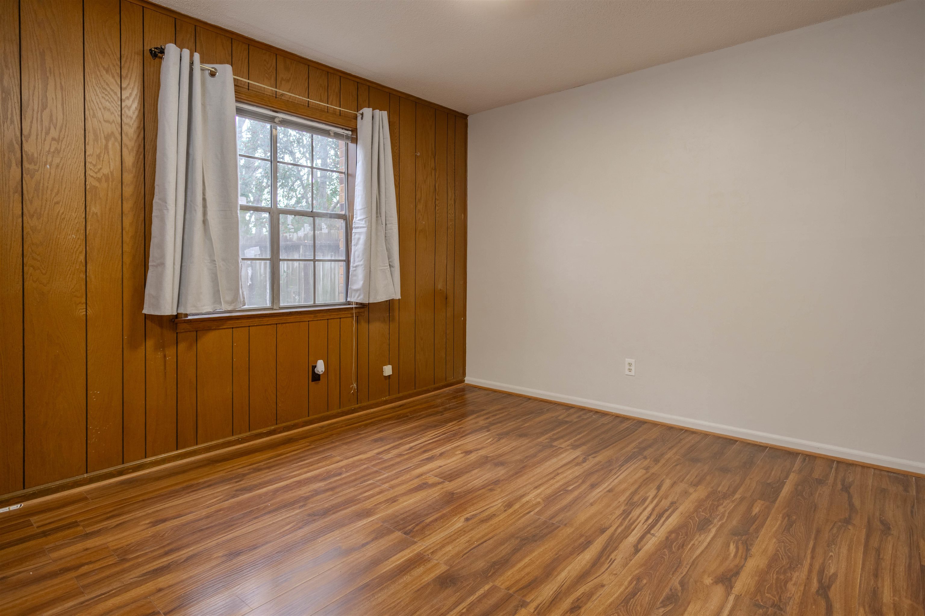 565 E MENDENVIEW DR E 565