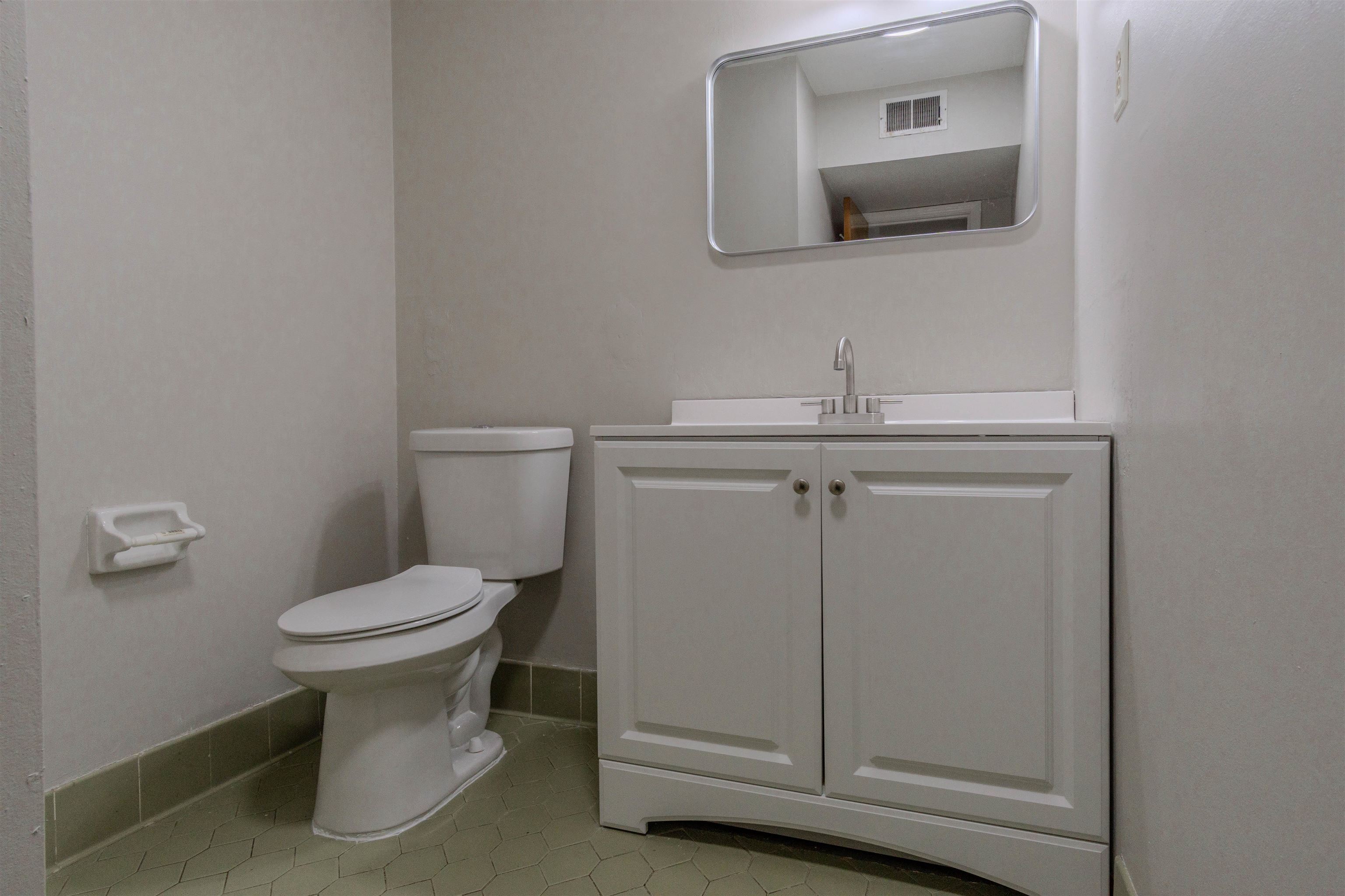 565 E MENDENVIEW DR E 565