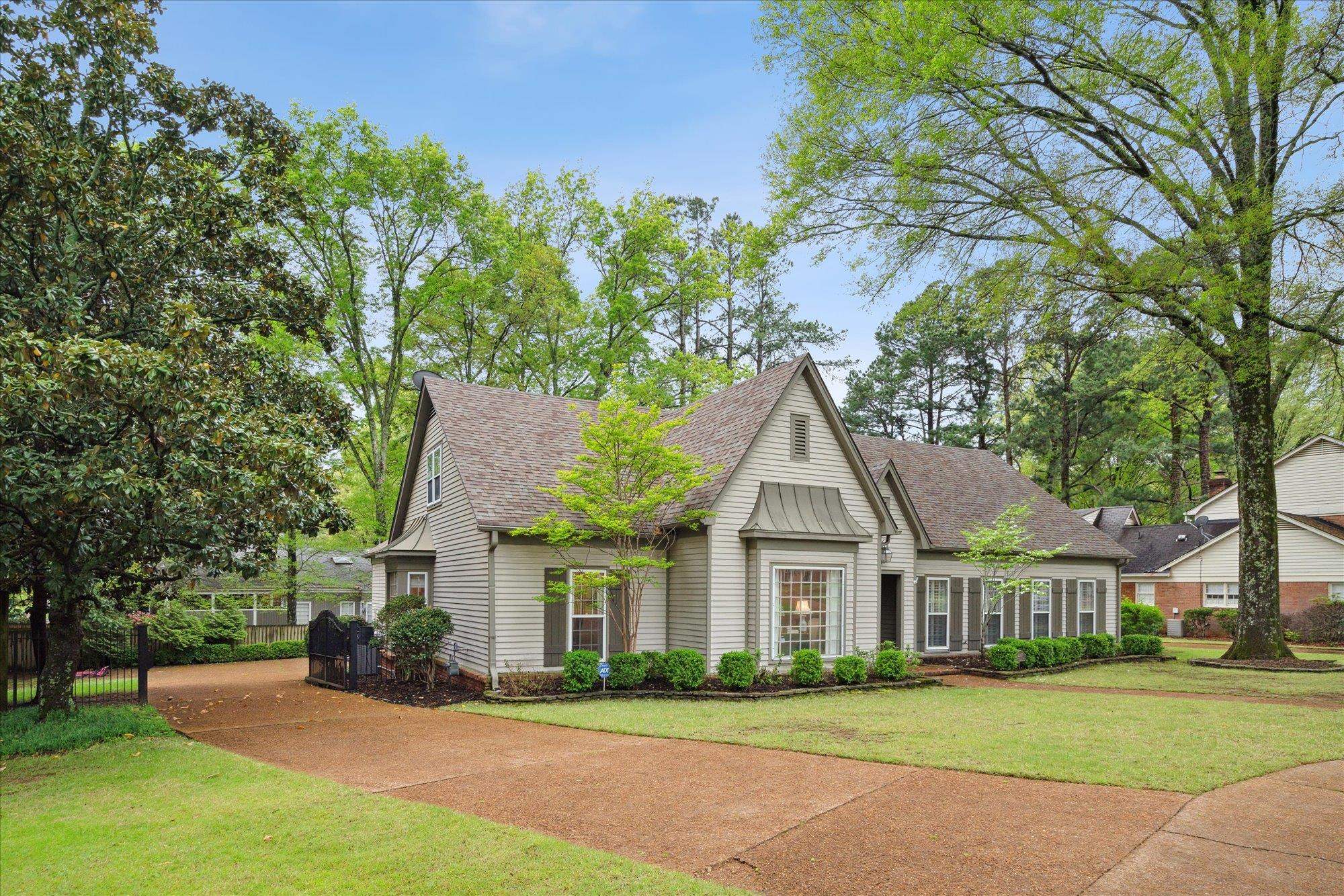 6387 BROOKS MANOR CV