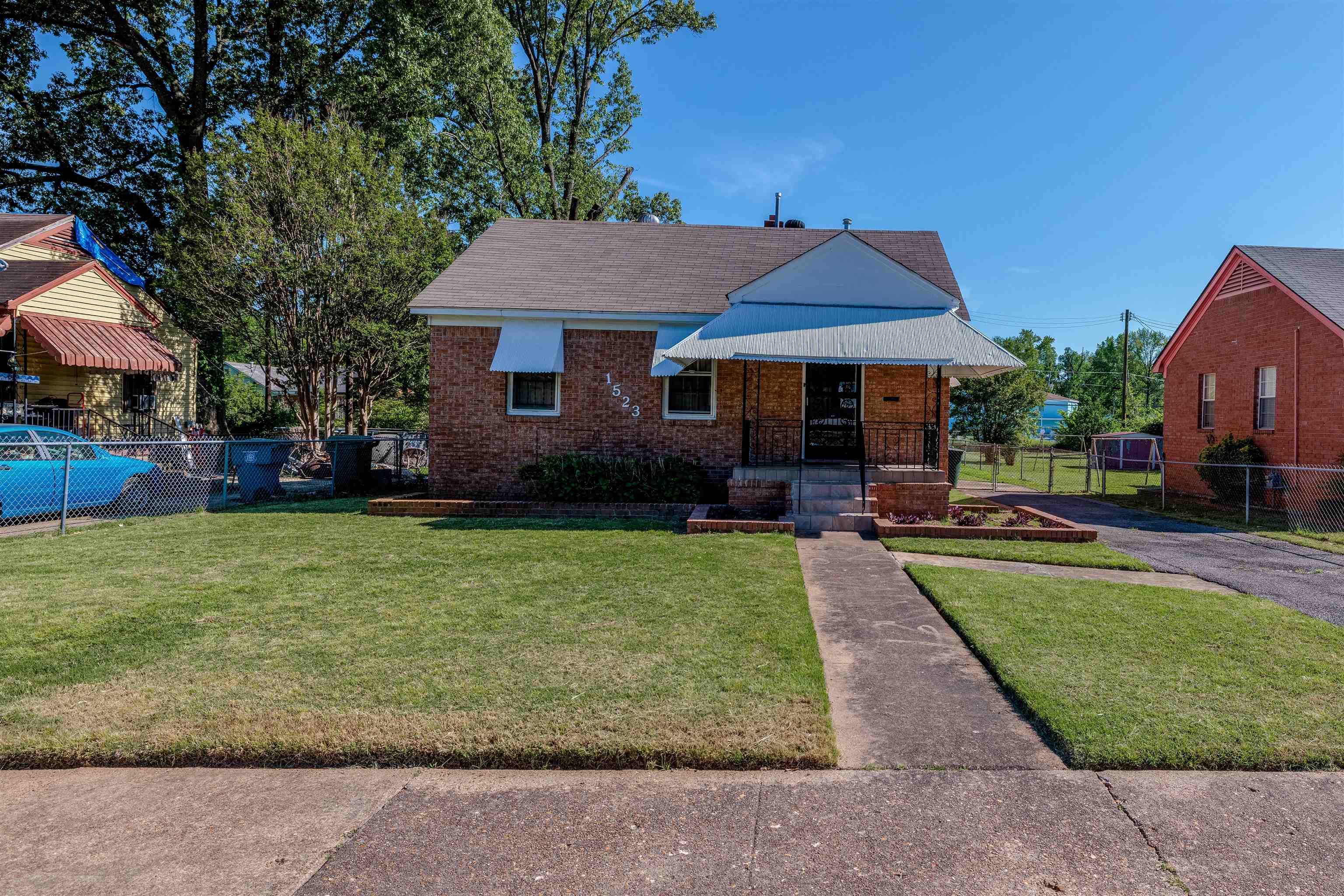 1523 DORIS AVE