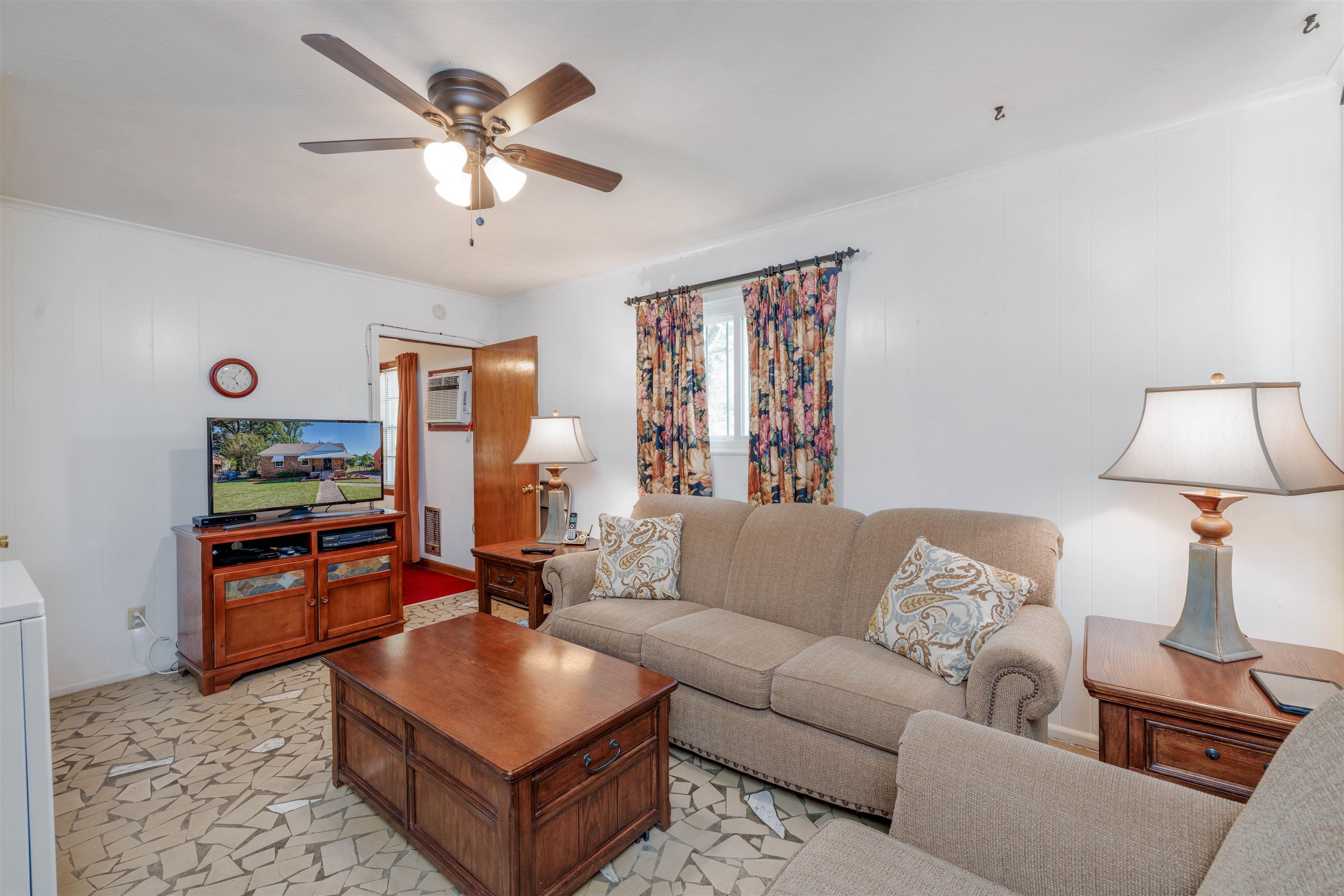 1523 DORIS AVE