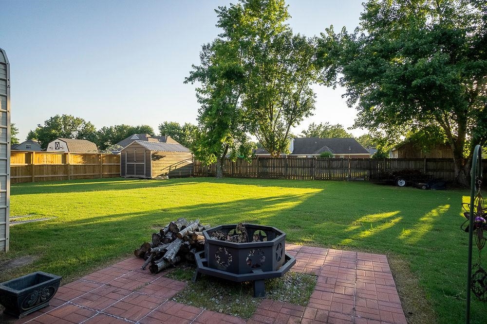 Extra large bak yard featuring a patio, a fire pit