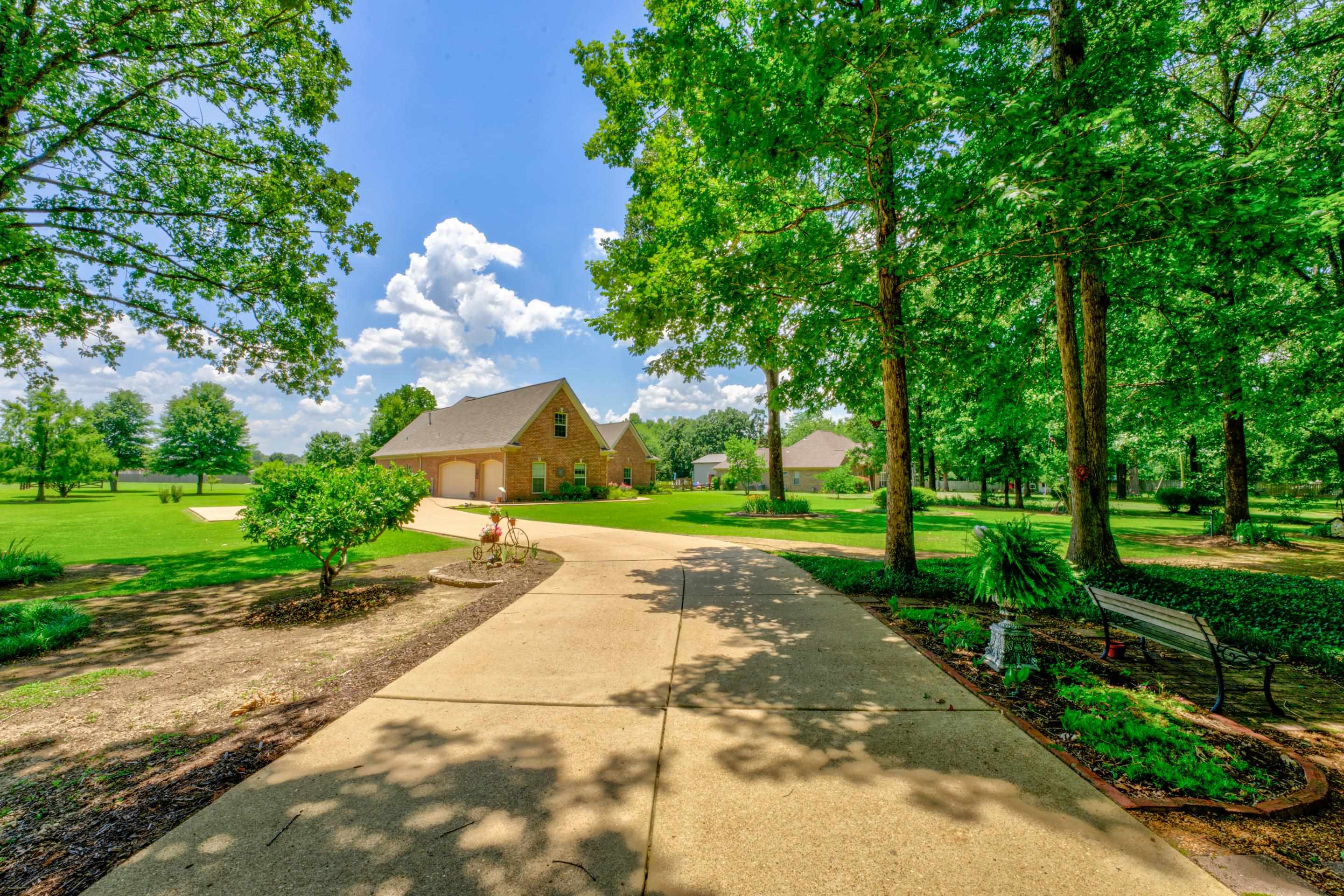 Beautiful Drive-Way Will Greet Your Guest!