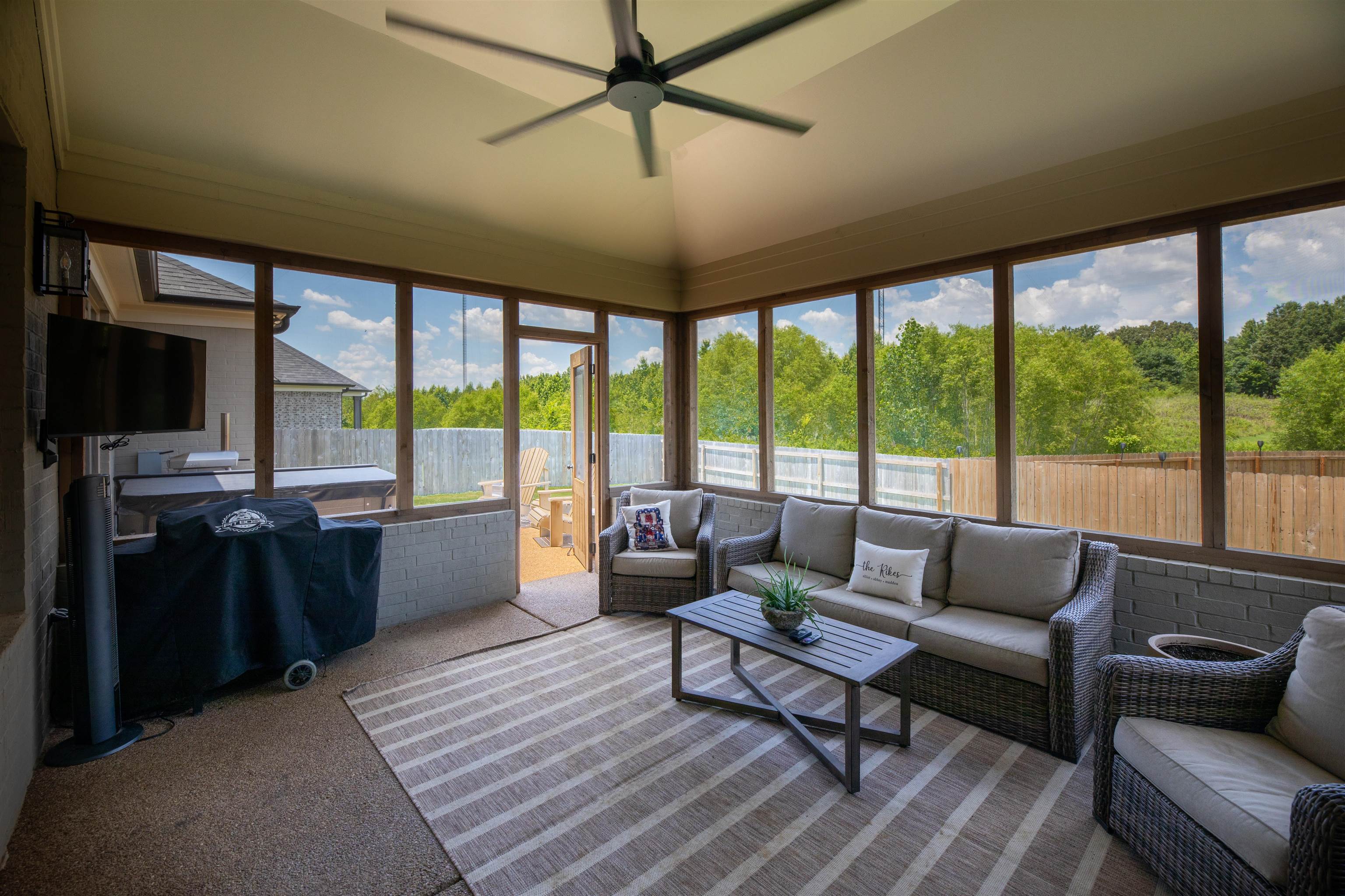 Sunroom / solarium featuring a wealth of natural light, vaulted ceiling, and ceiling fan