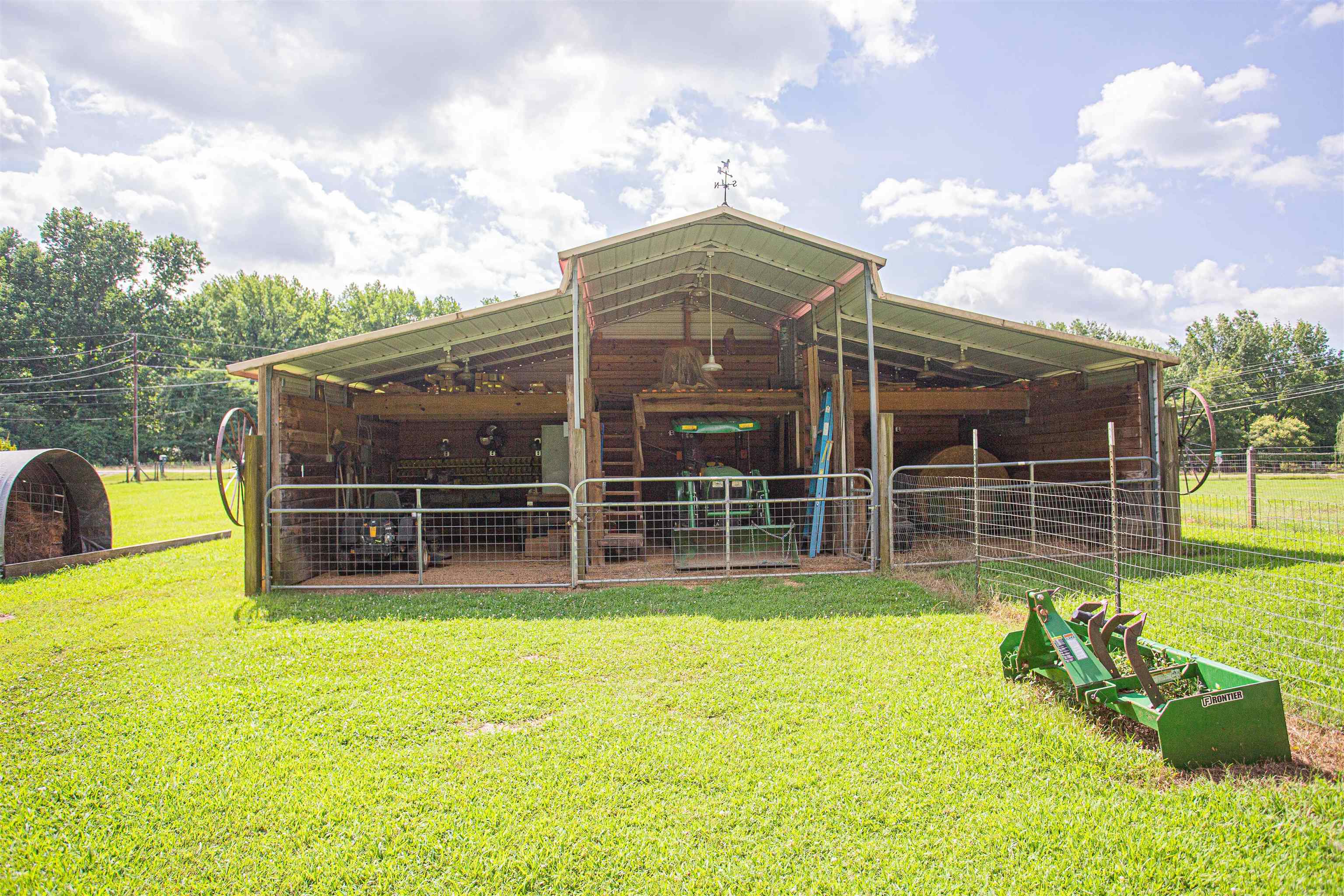 Barn 36x20 ; 3 stalls;wall; Electric. mounted multi speed fans;upstairs storage space.