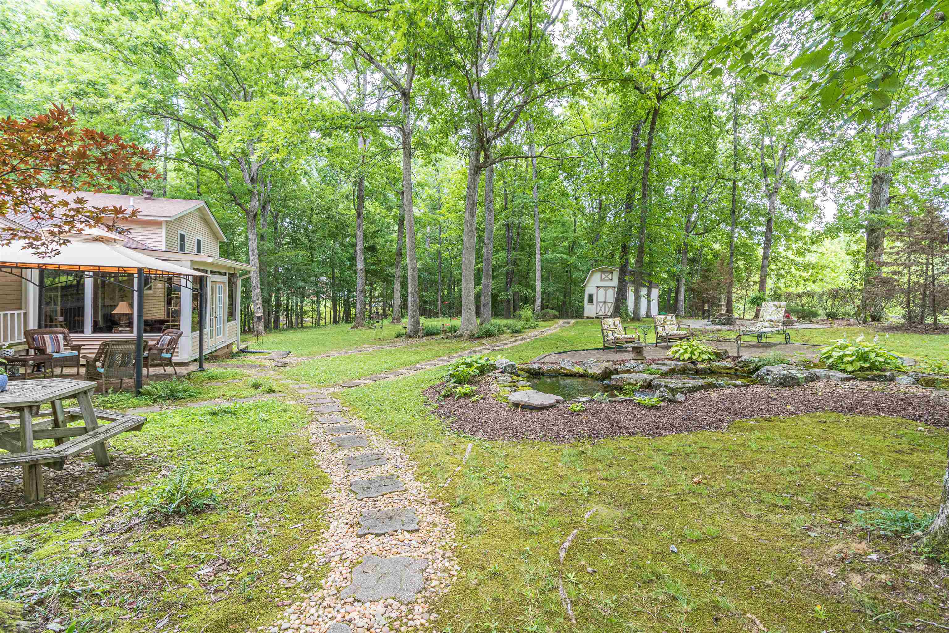 View of yard featuring a storage shed