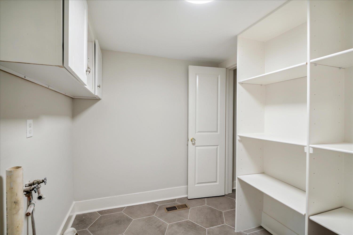 Walk in closet featuring tile patterned floors