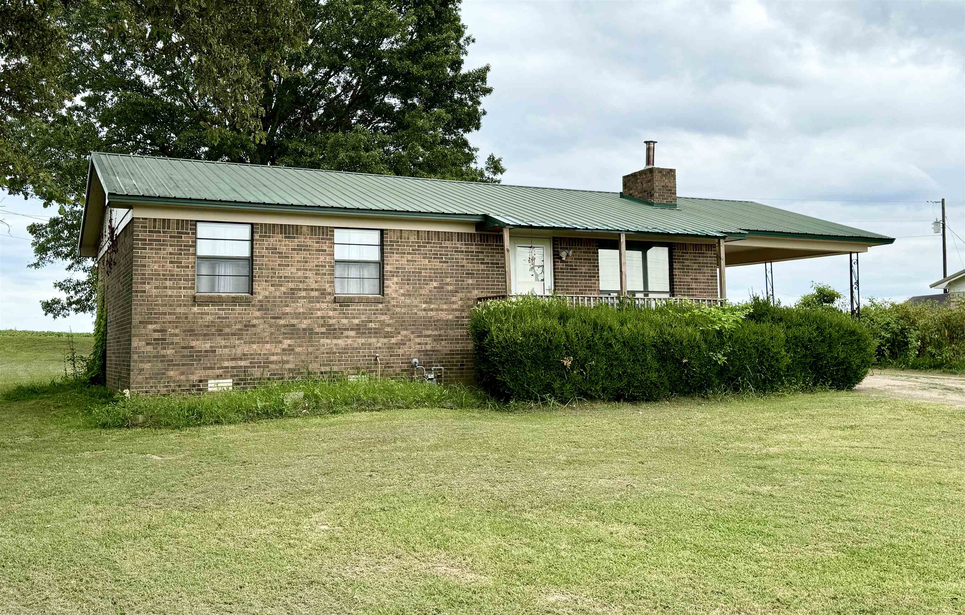 View of front of home featuring a front yard