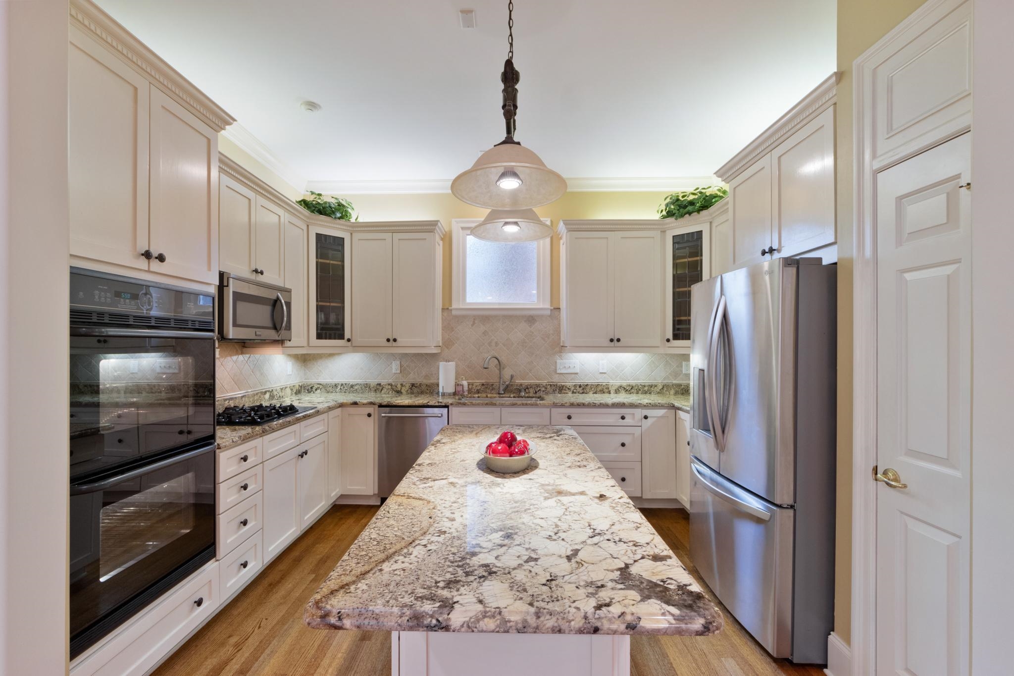 This cozy kitchen has so many amenities you are going to love.  Ample space for you to food prep or experiment with new recipes.