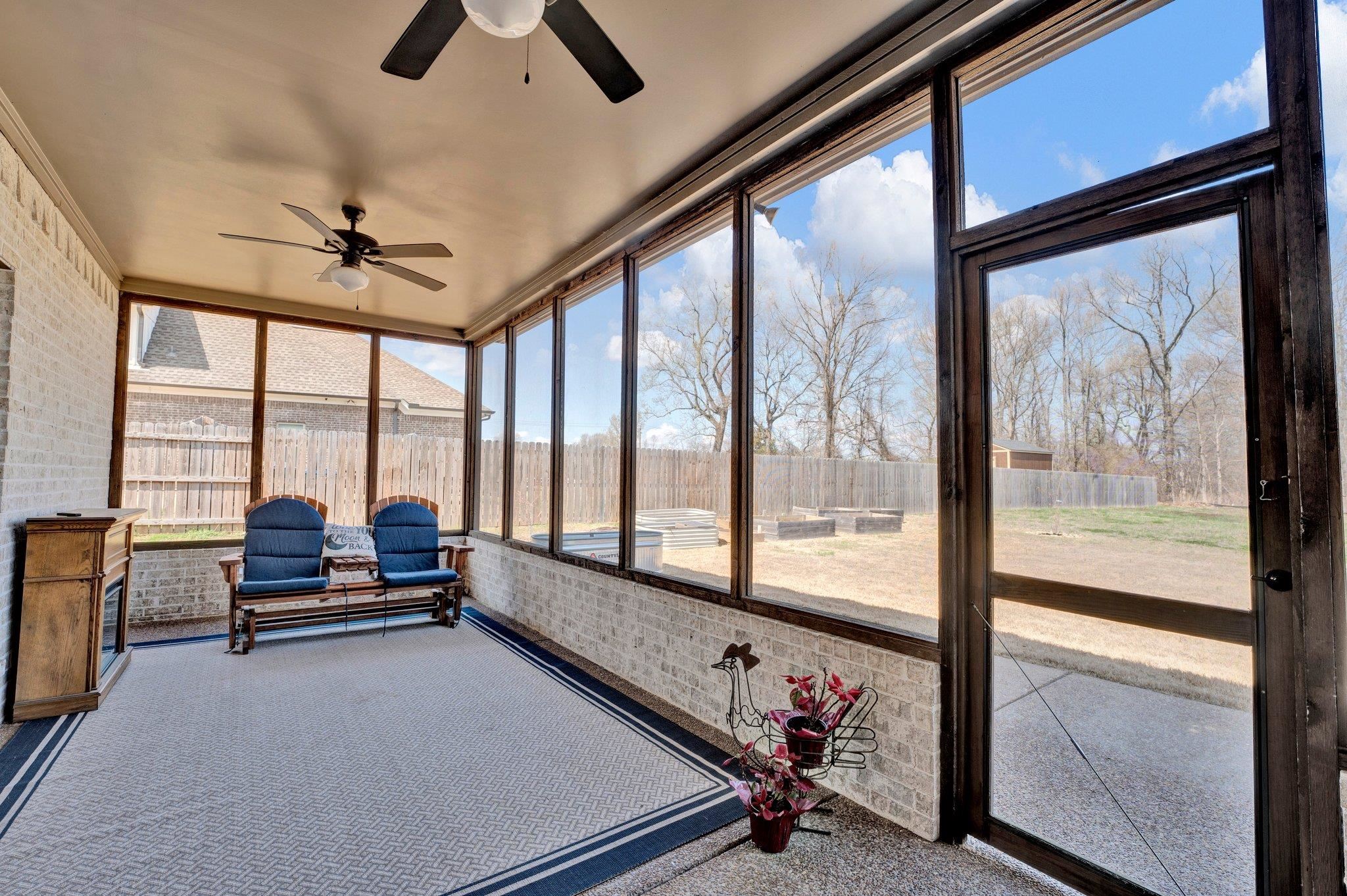 Sunroom featuring ceiling fan