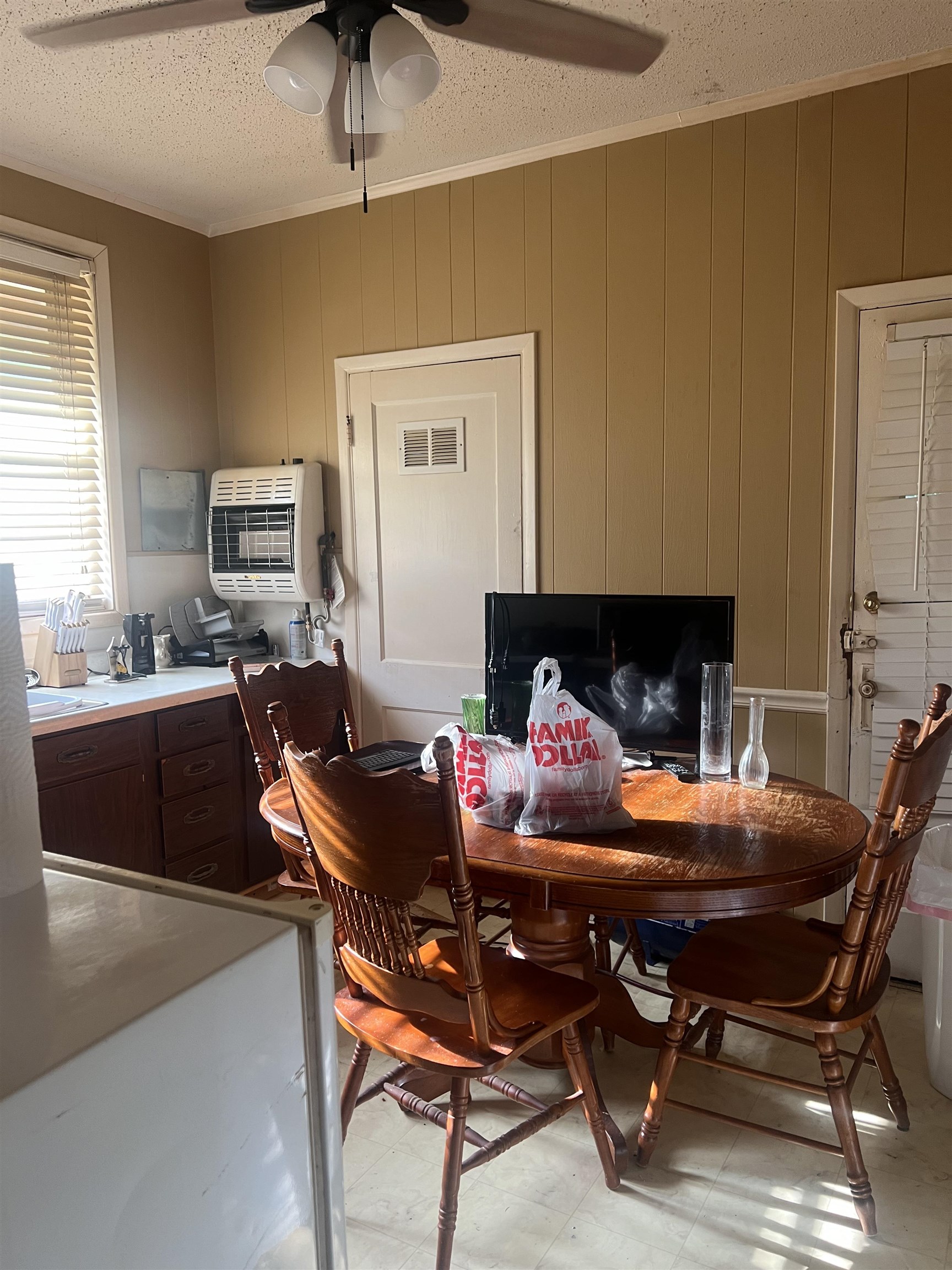 Dining room featuring light tile patterned flooring, a textured ceiling, and ceiling fan