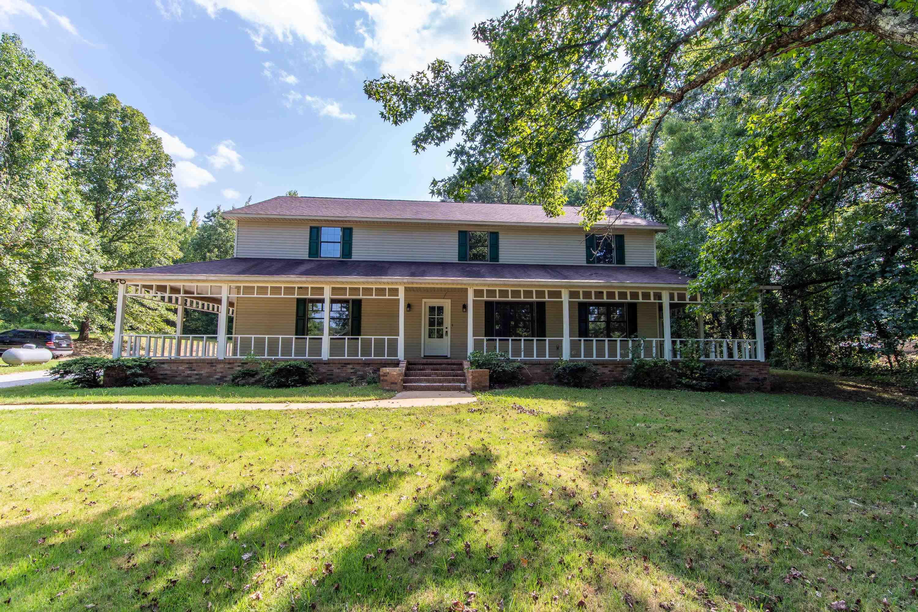 View of front facade with a front lawn and a porch